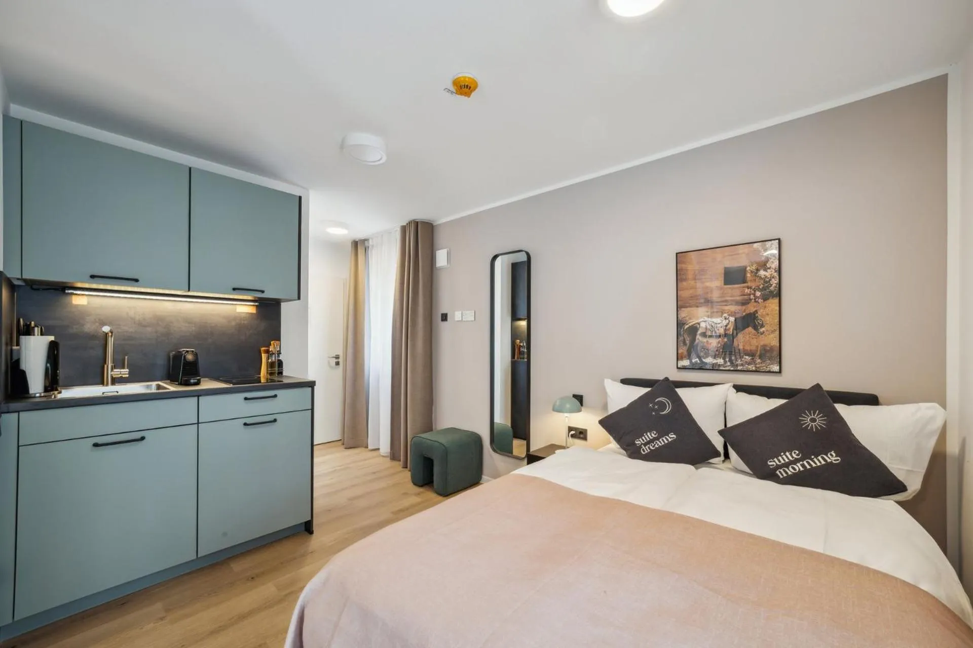 Bed in Limehome Nuremberg Celtisplatz