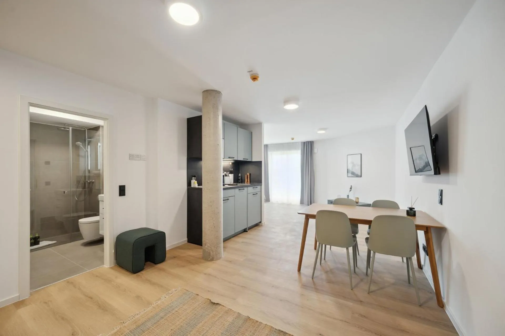 Kitchen or kitchenette in Limehome Nuremberg Celtisplatz