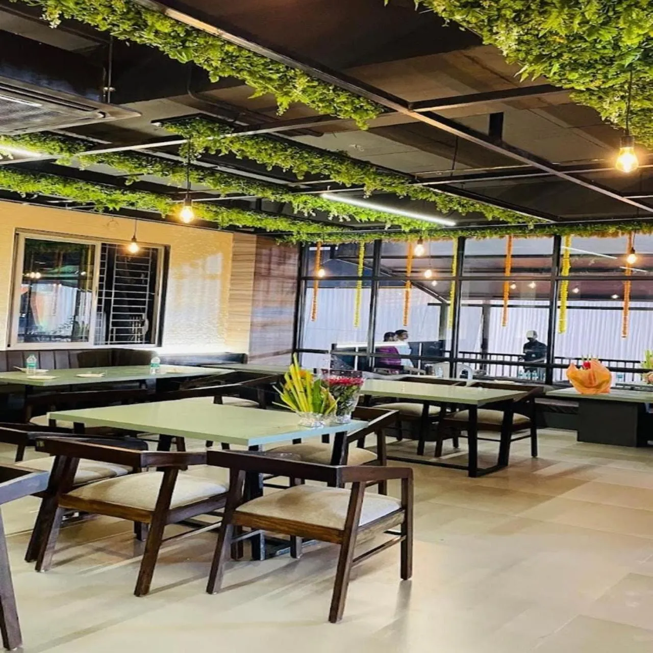 Restaurant/places to eat in Hotel Devgiri Inn and Restaurant