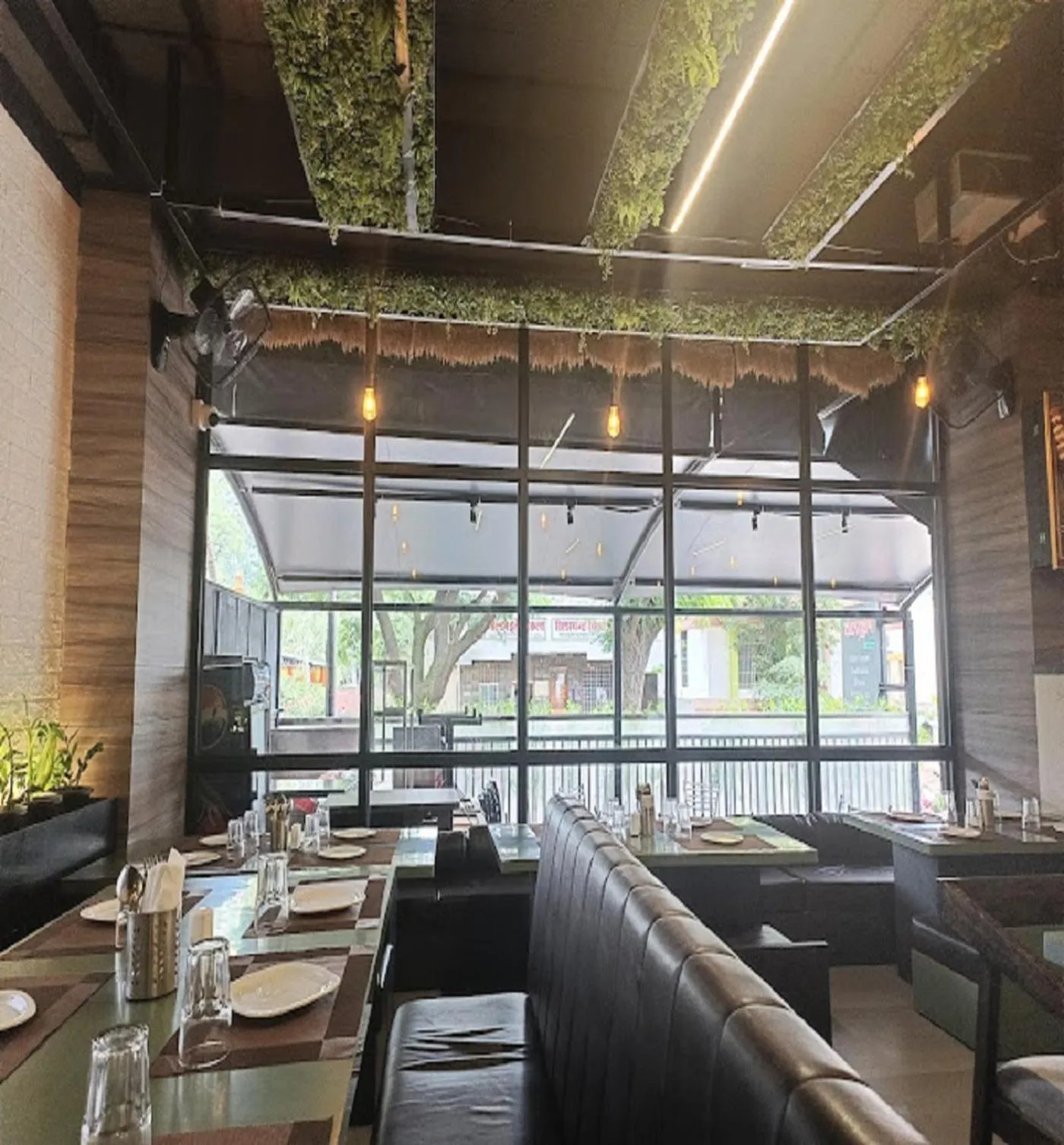 Restaurant/places to eat in Hotel Devgiri Inn and Restaurant