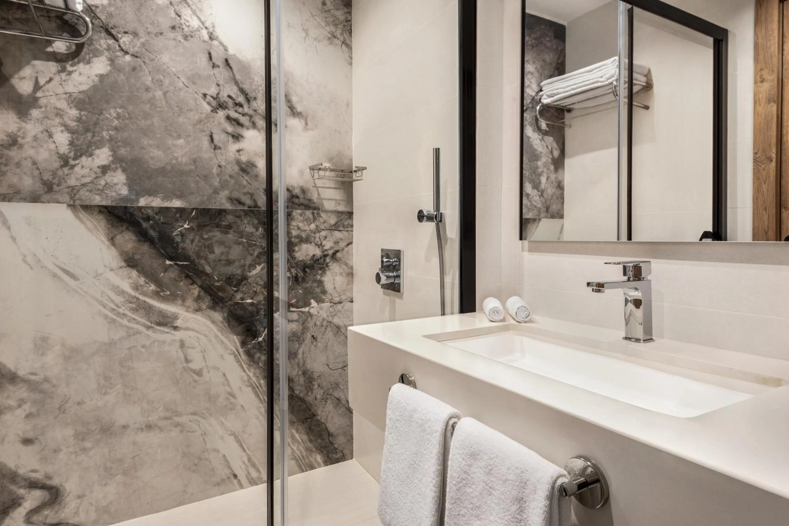 Bathroom in Ramada Plaza By Wyndham Batman