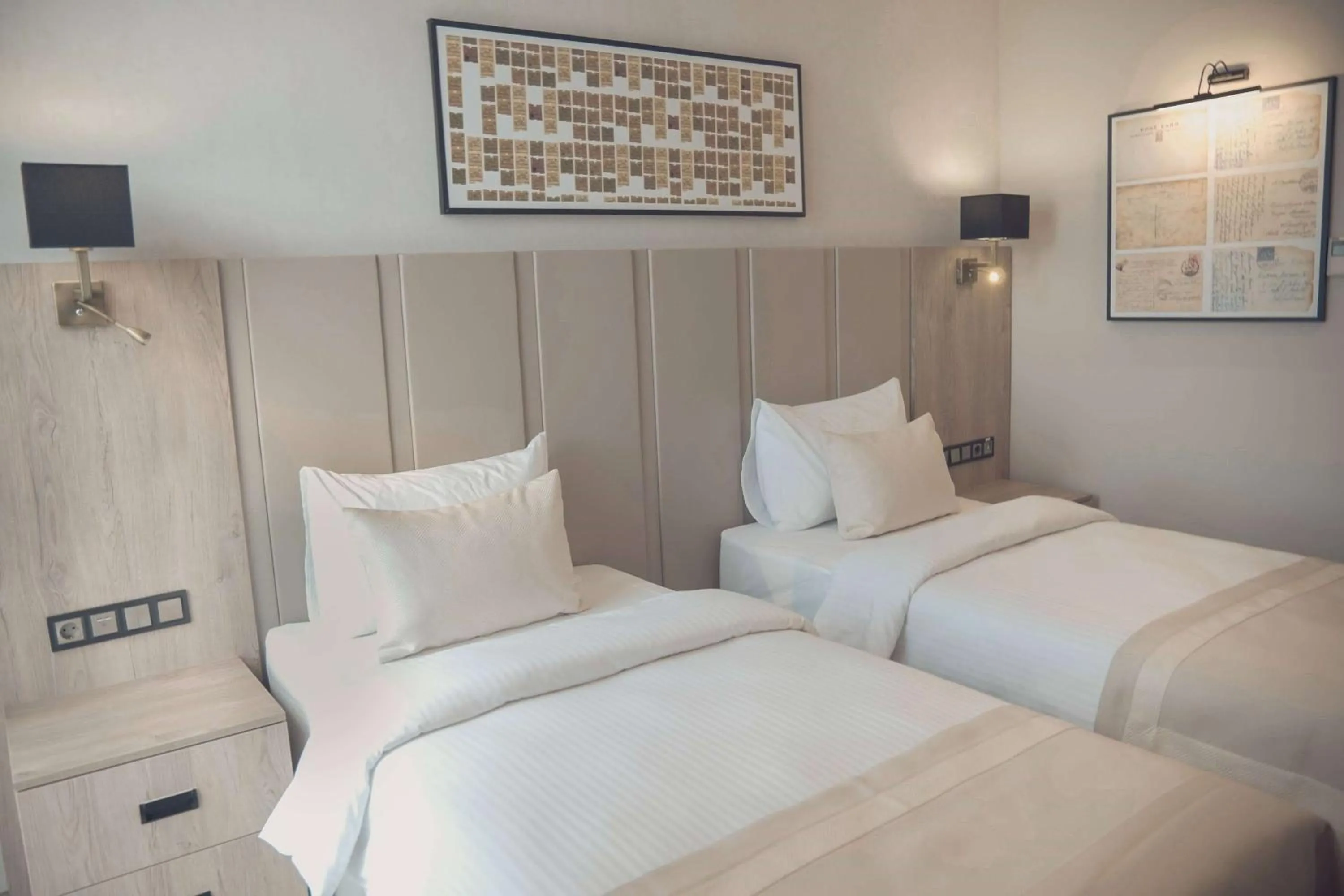 Photo of the whole room, Bed in Ramada Plaza By Wyndham Batman