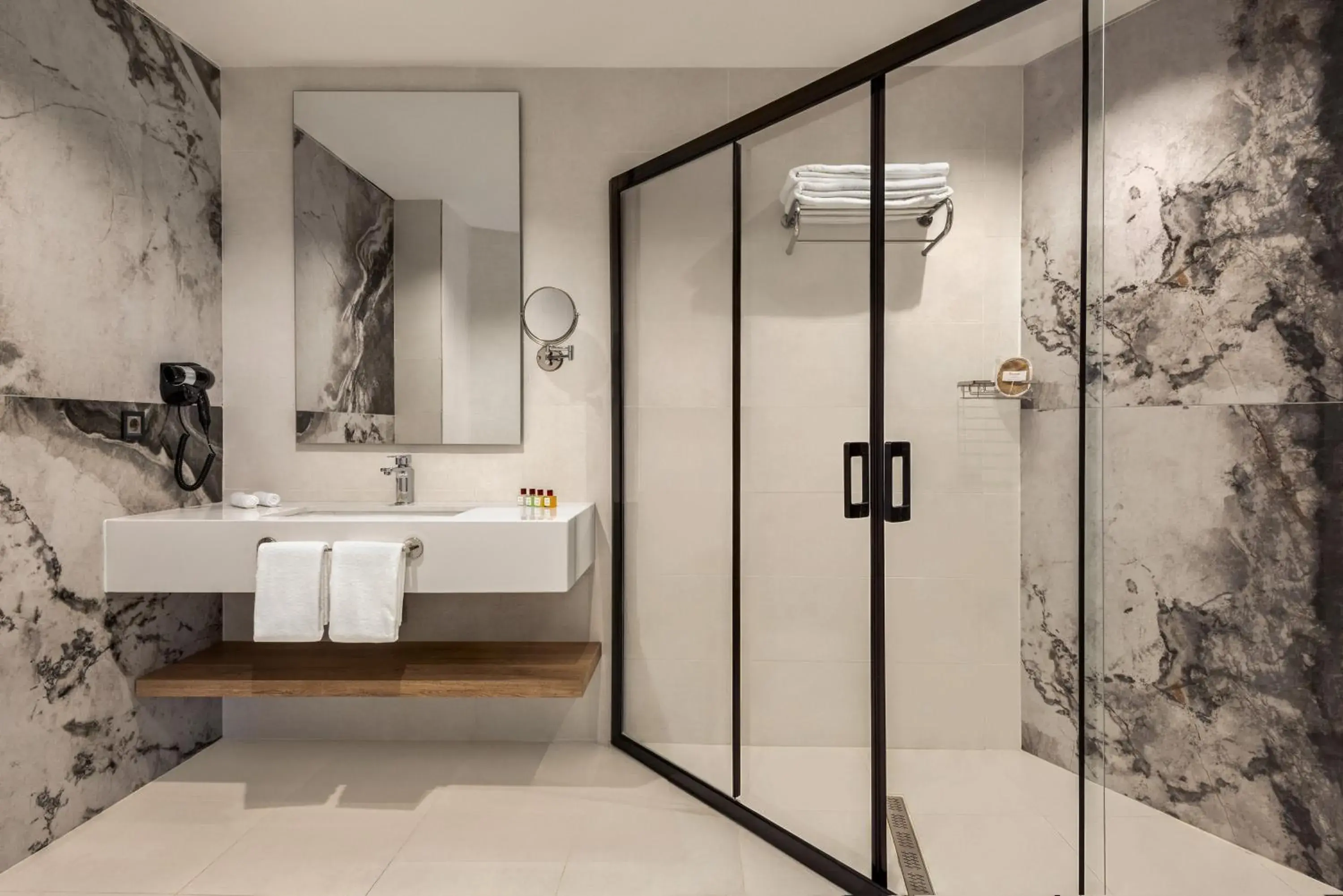 Deluxe King Room, City View in Ramada Plaza By Wyndham Batman Deluxe King Room, City View in Ramada Plaza By Wyndham Batman