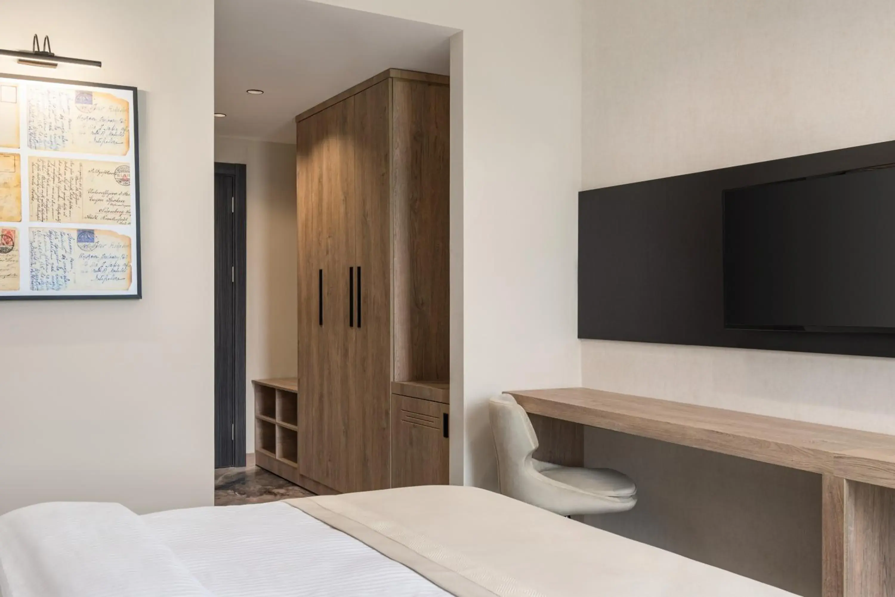 King Room with City View and Balcony - single occupancy in Ramada Plaza By Wyndham Batman King Room with City View and Balcony - single occupancy in Ramada Plaza By Wyndham Batman