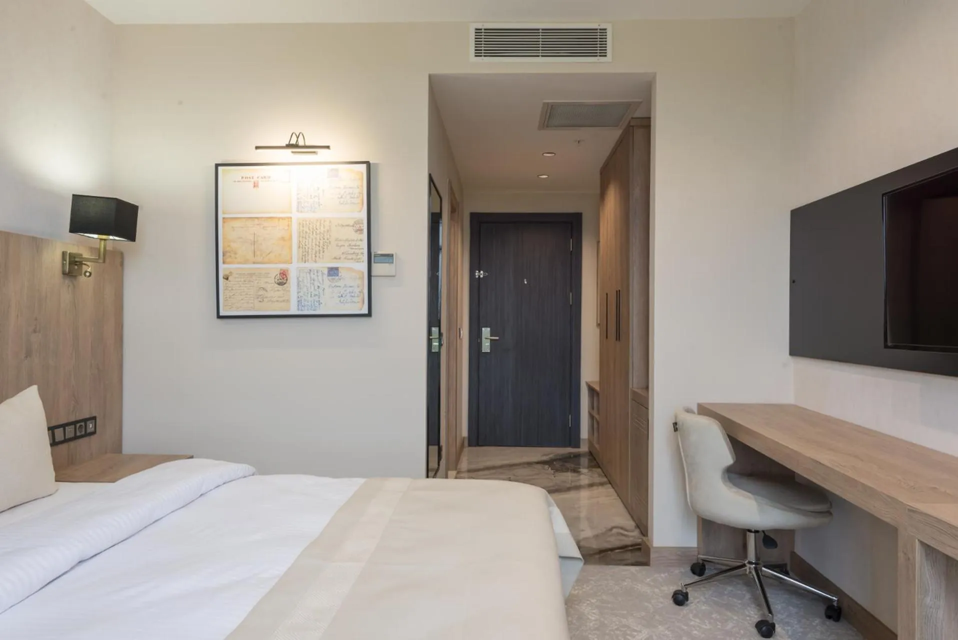 Bedroom, Bed in Ramada Plaza By Wyndham Batman