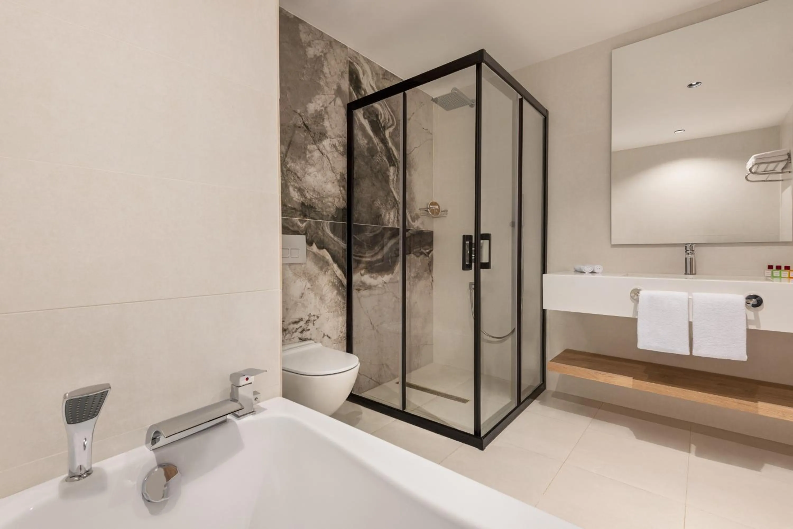 Bathroom in Ramada Plaza By Wyndham Batman