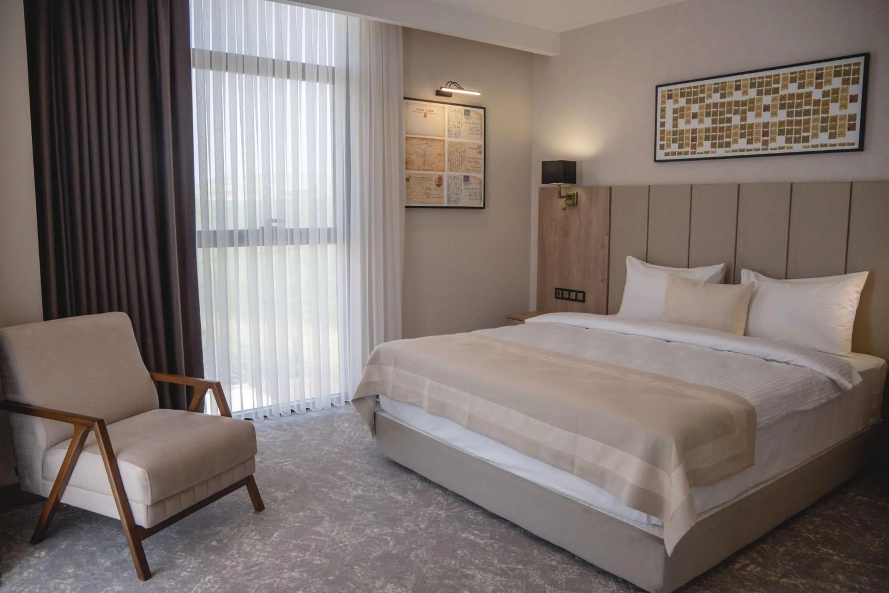 Photo of the whole room, Bed in Ramada Plaza By Wyndham Batman