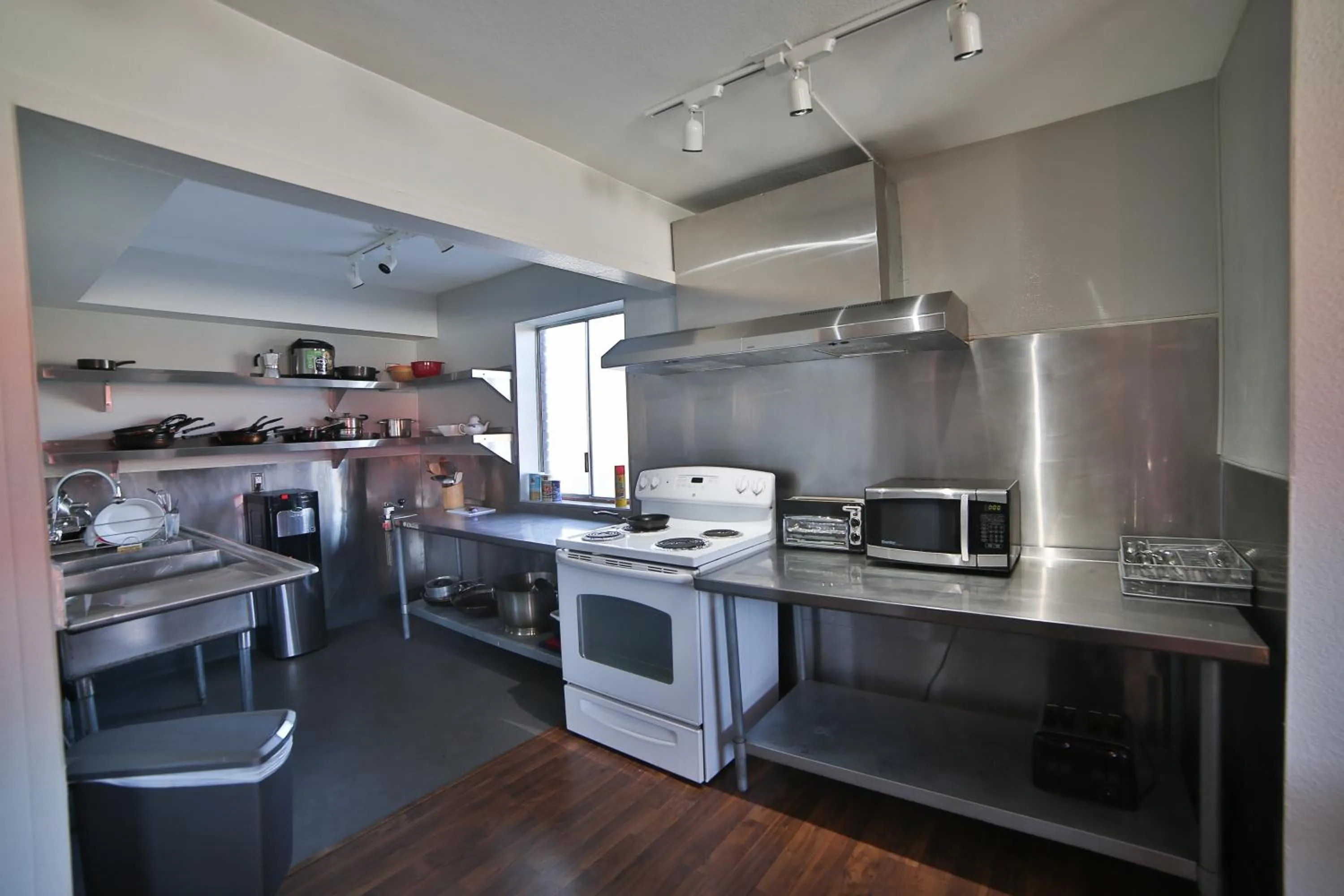 Kitchen or kitchenette in Motel 6 - Las Vegas, NV – Downtown Fremont St Experience