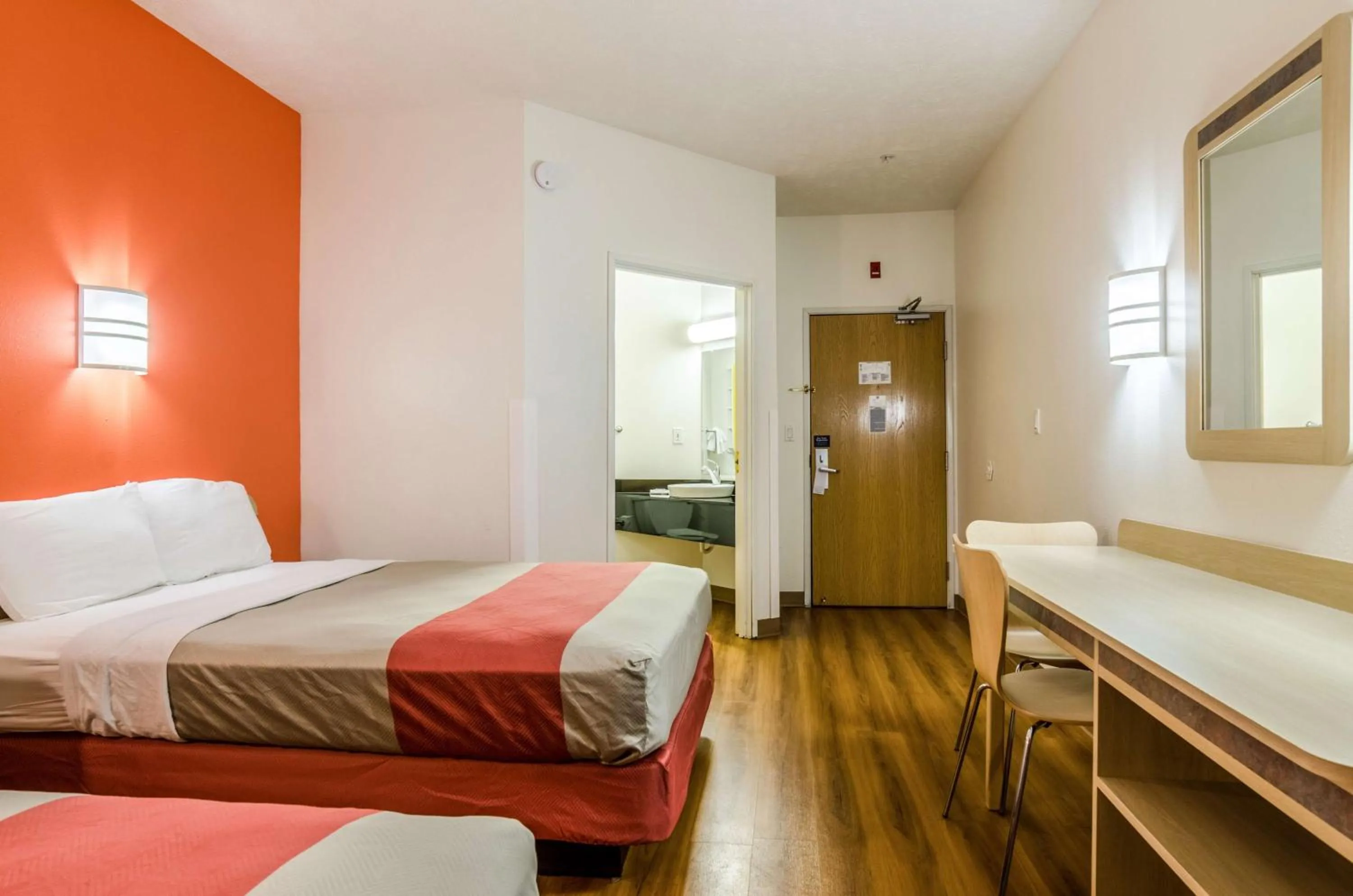 Photo of the whole room, Bed in Motel 6-Kearney, NE