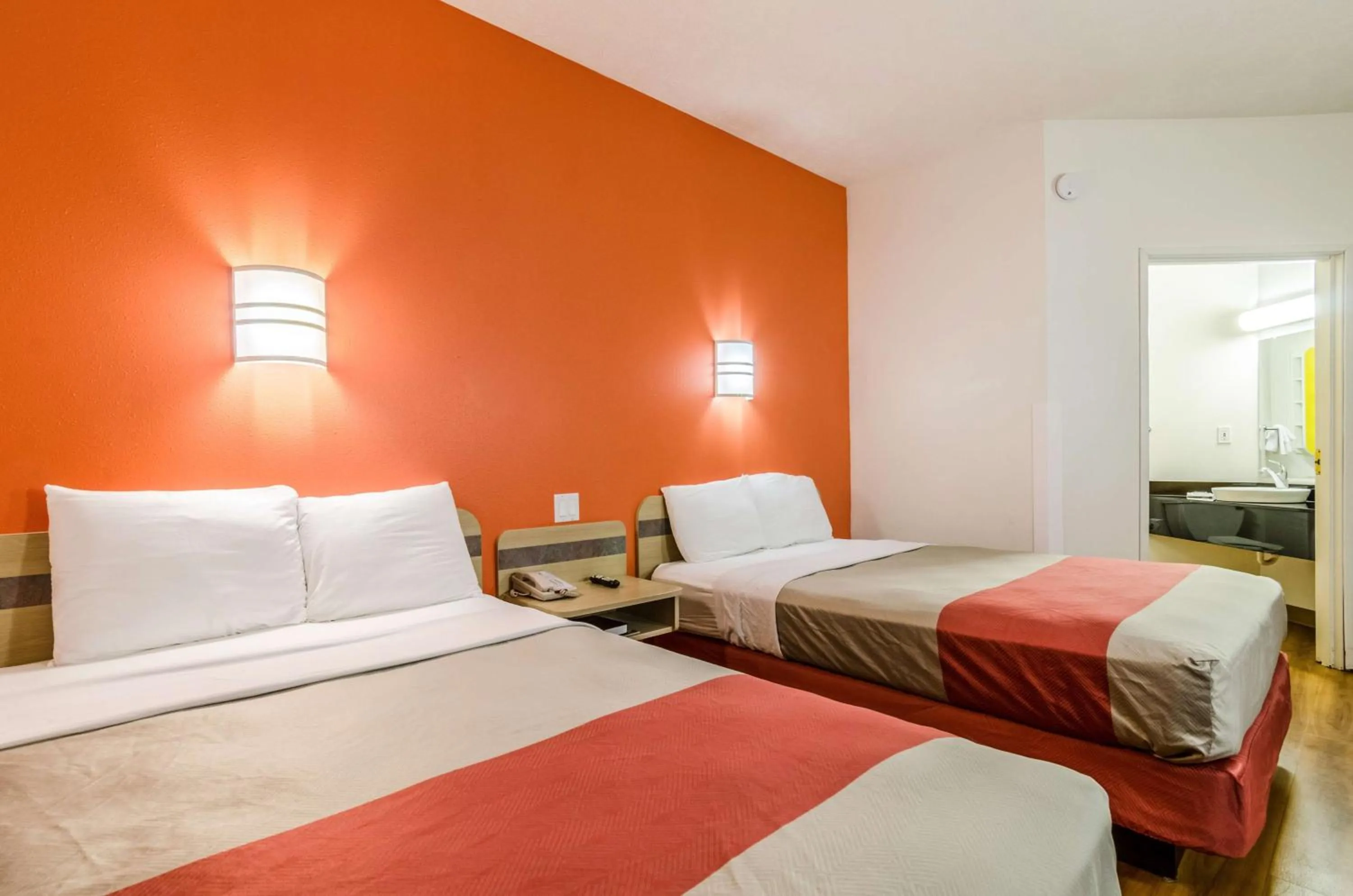 Photo of the whole room, Bed in Motel 6-Kearney, NE