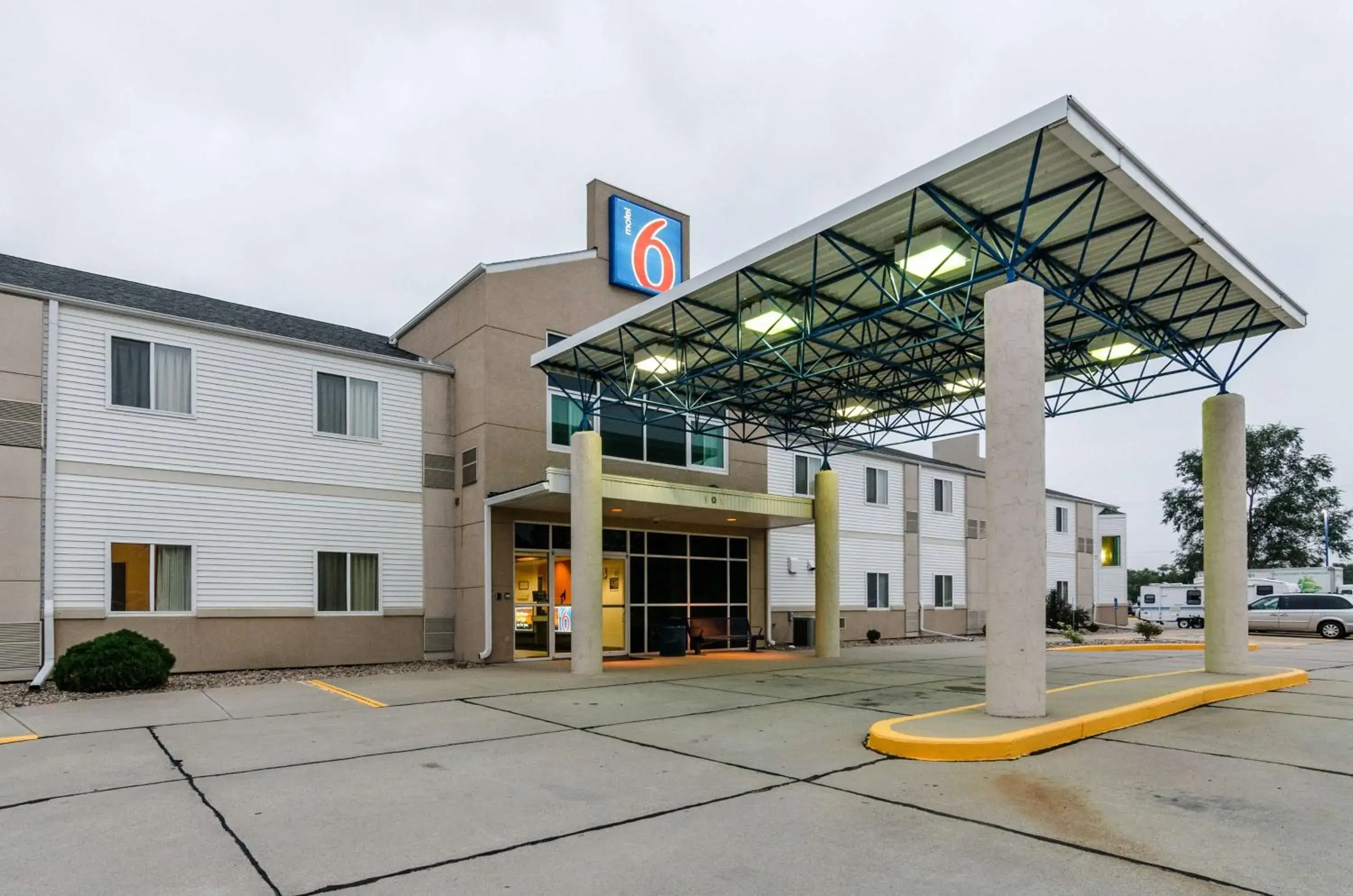 Property building in Motel 6-Kearney, NE Property building in Motel 6-Kearney, NE