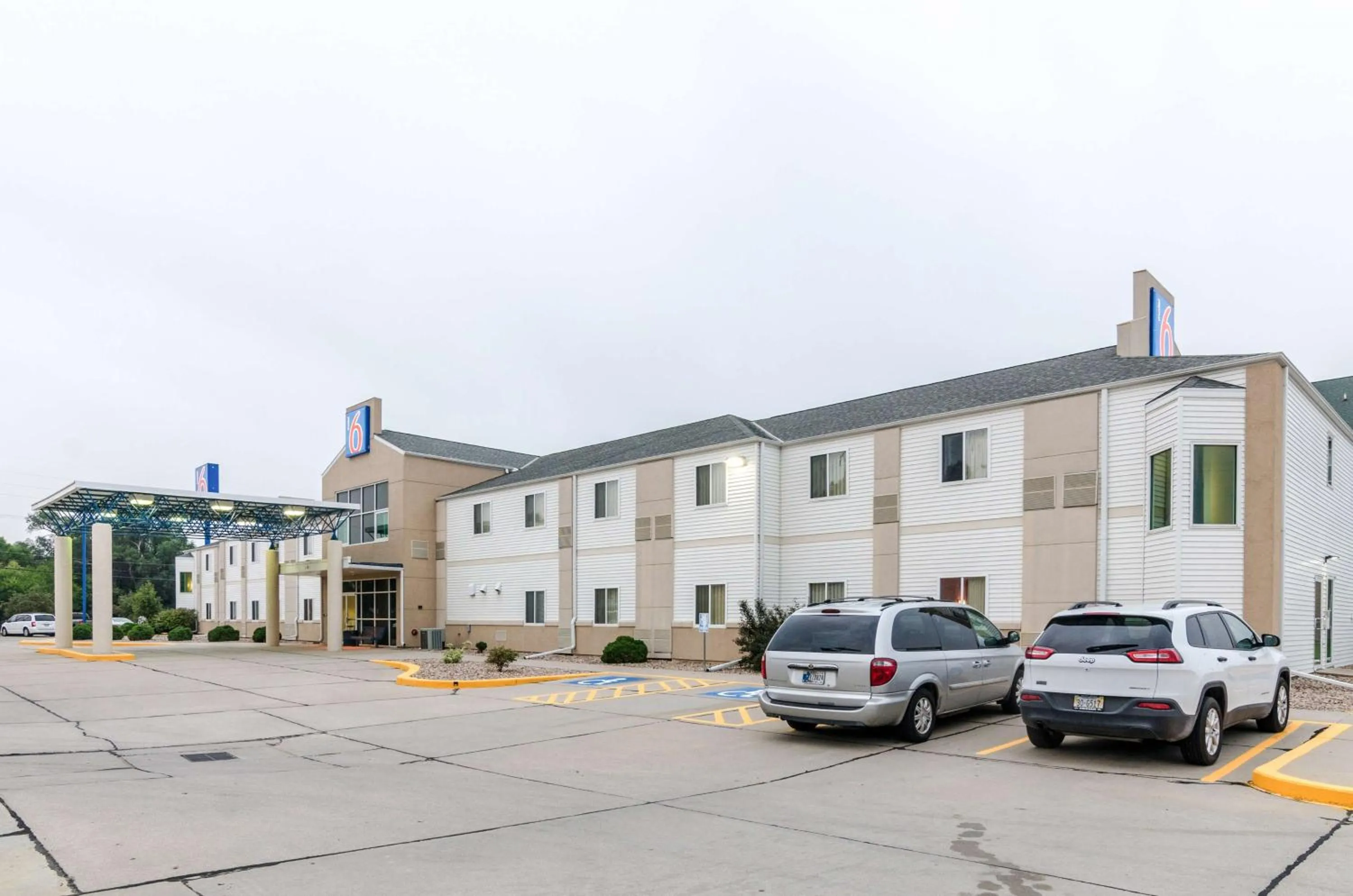 Property building in Motel 6-Kearney, NE