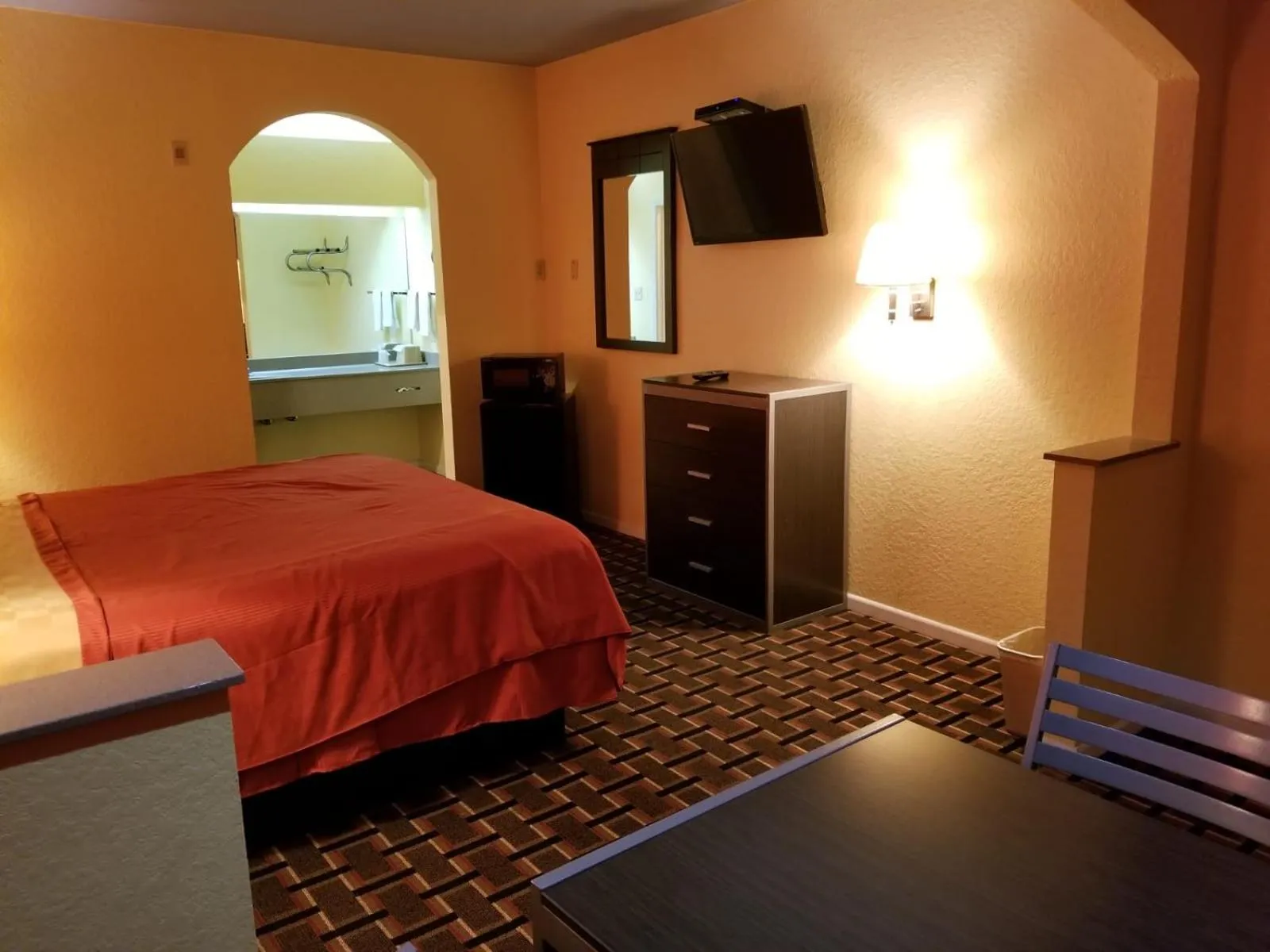 Communal lounge/ TV room, Bed in Texan Inn & Suites