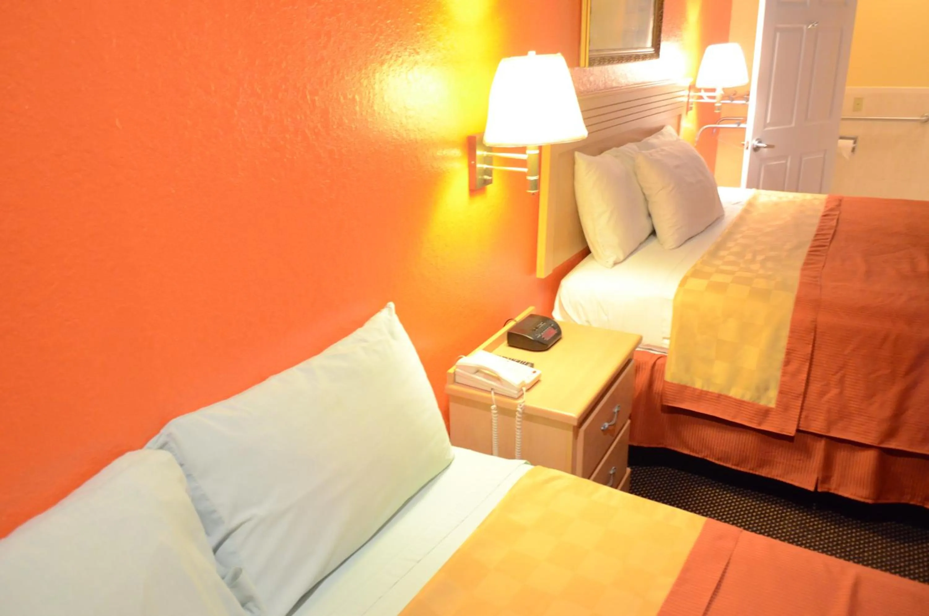 Bed in Texan Inn & Suites