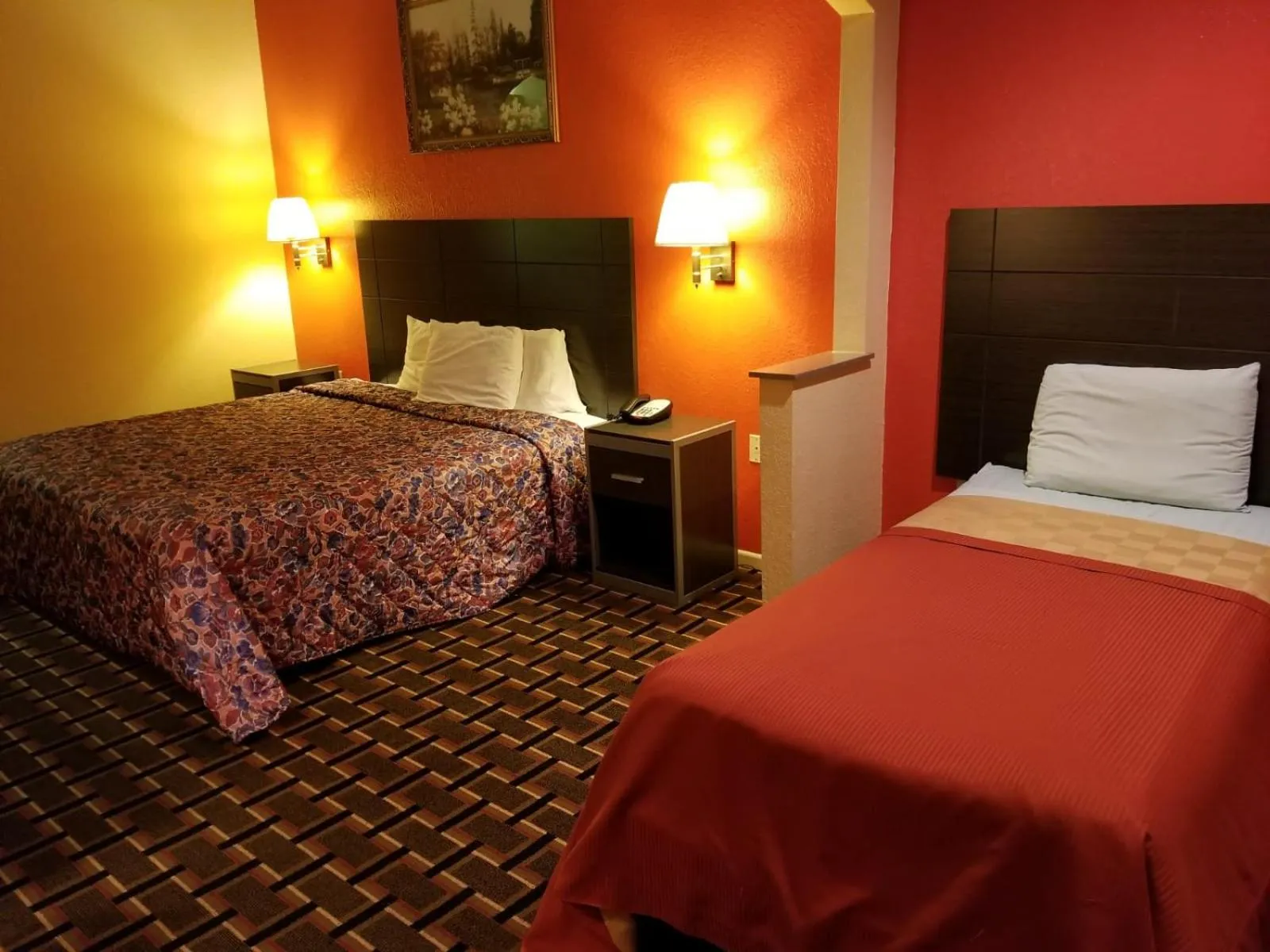 Photo of the whole room, Bed in Texan Inn & Suites