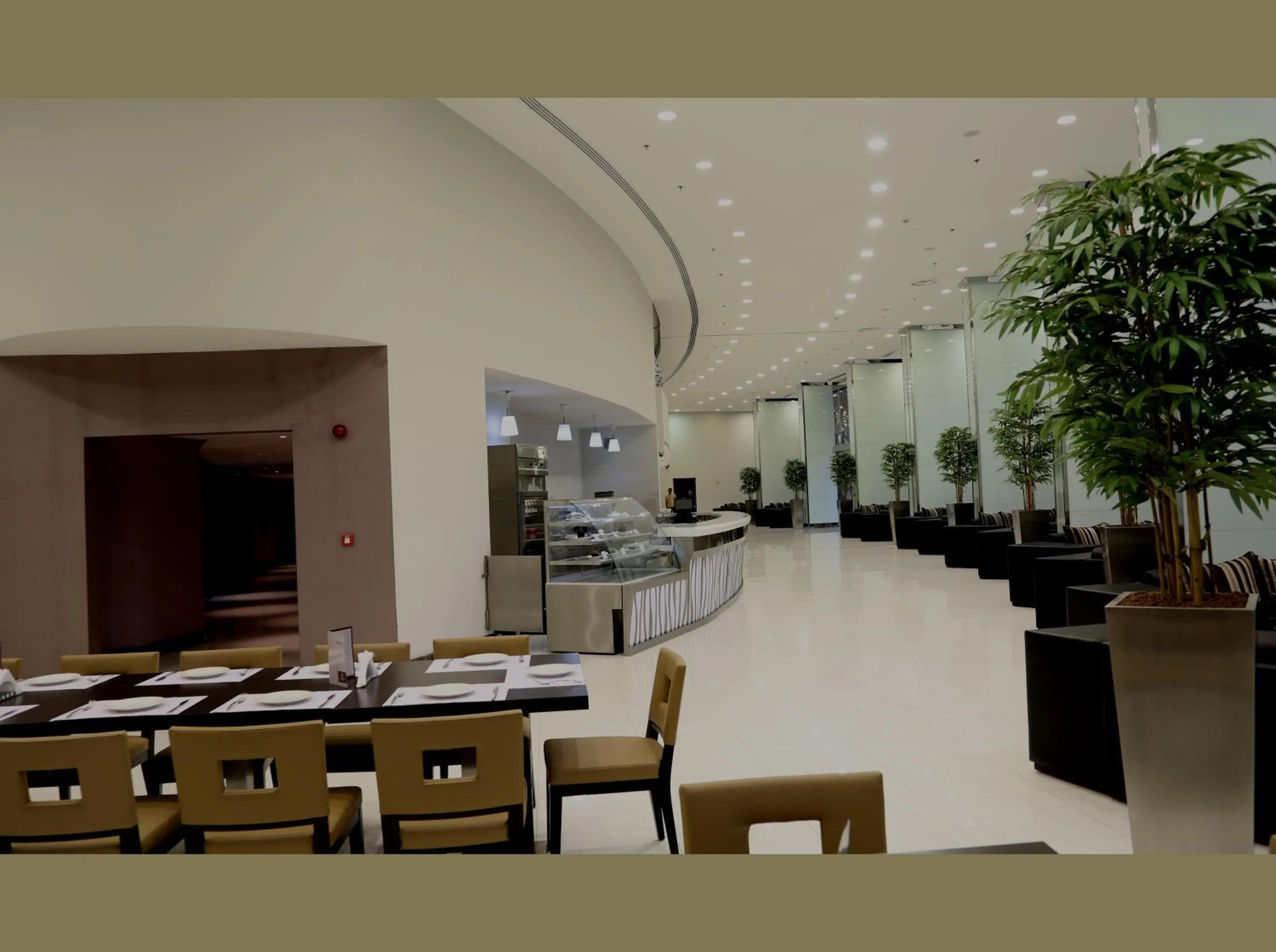 Restaurant/places to eat in Grand Mayral Hotel