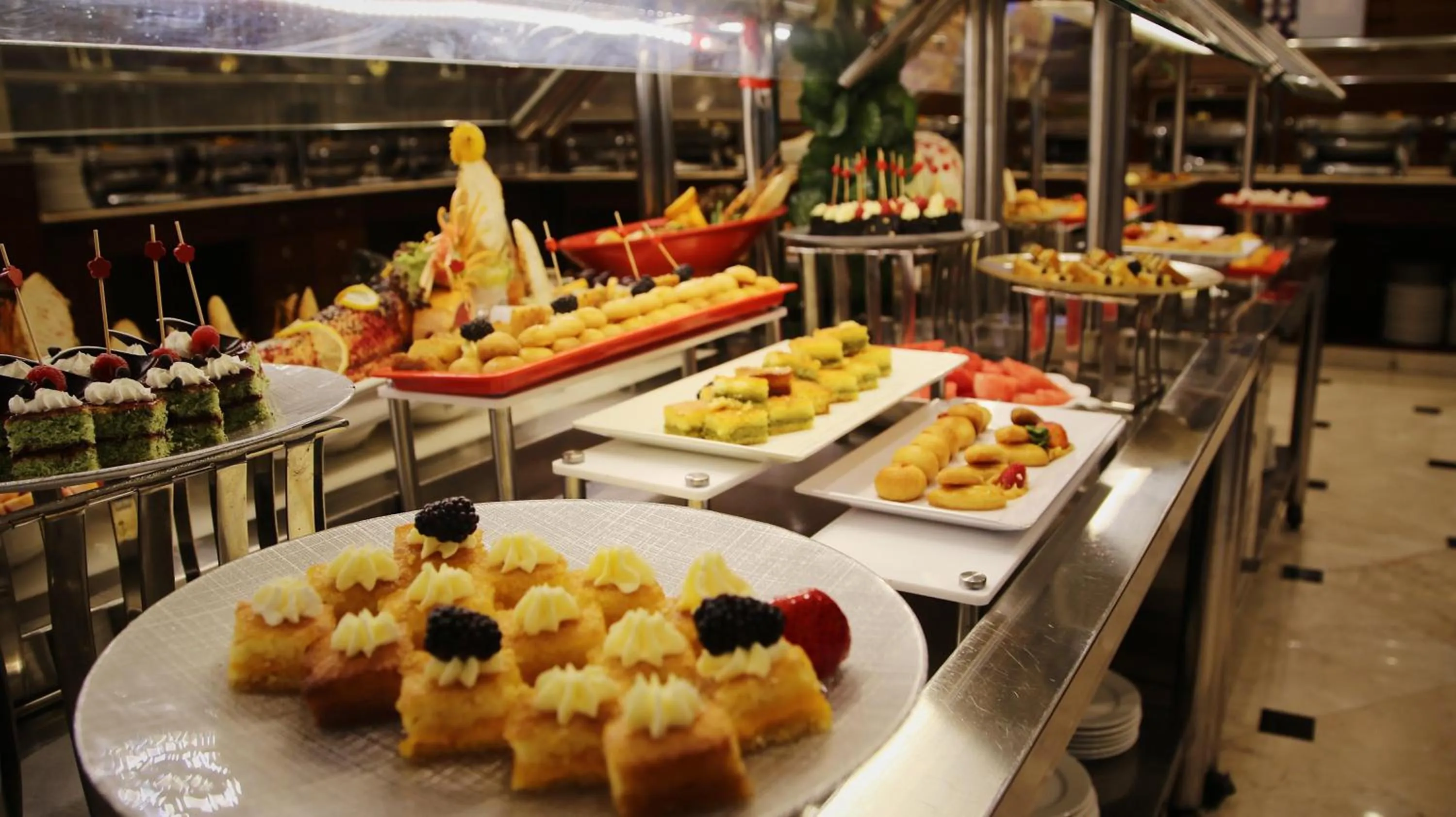 Food and drinks in فندق نزل رويال Nozol Royal Hotel