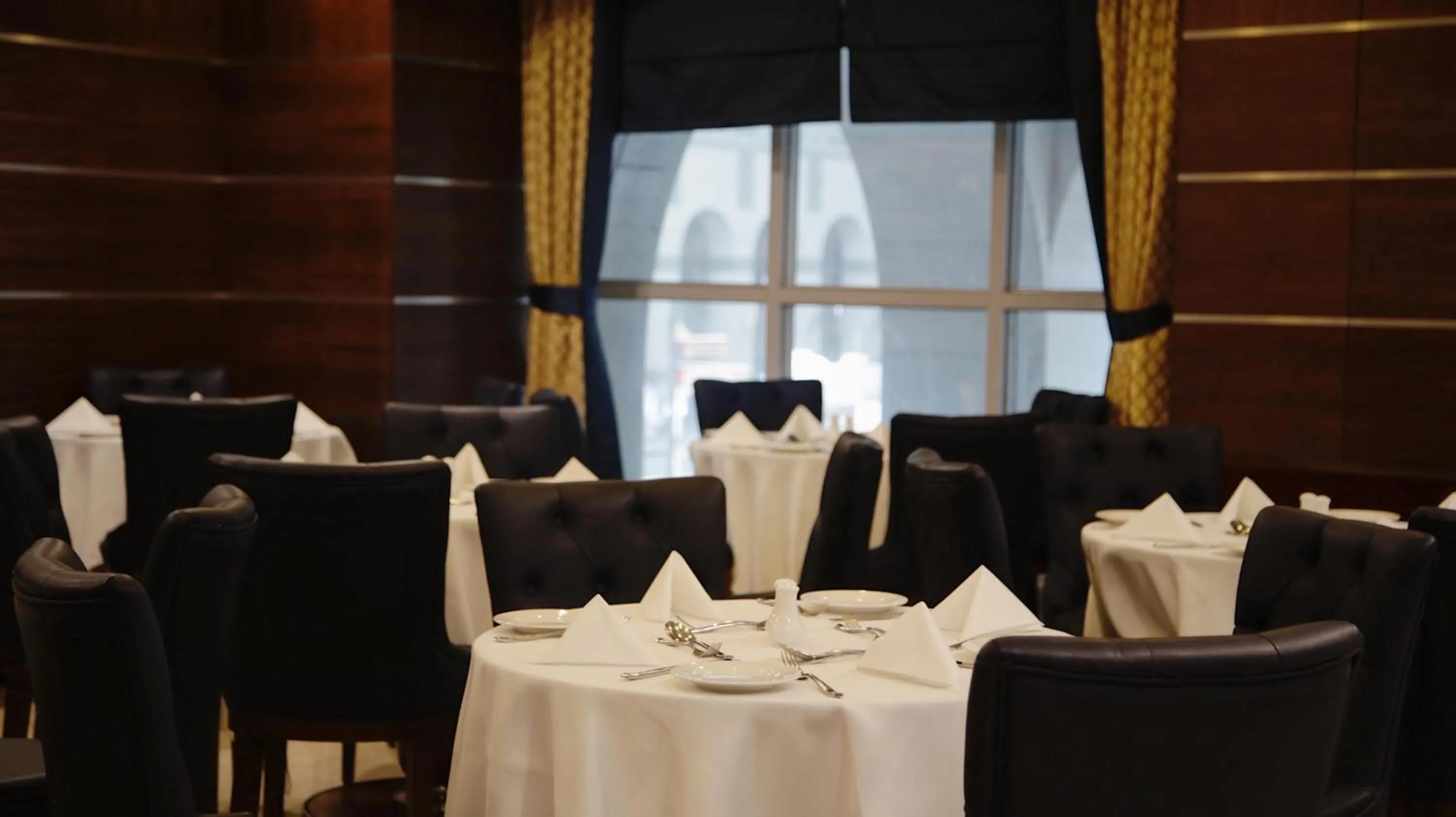 Restaurant/places to eat in فندق نزل رويال Nozol Royal Hotel