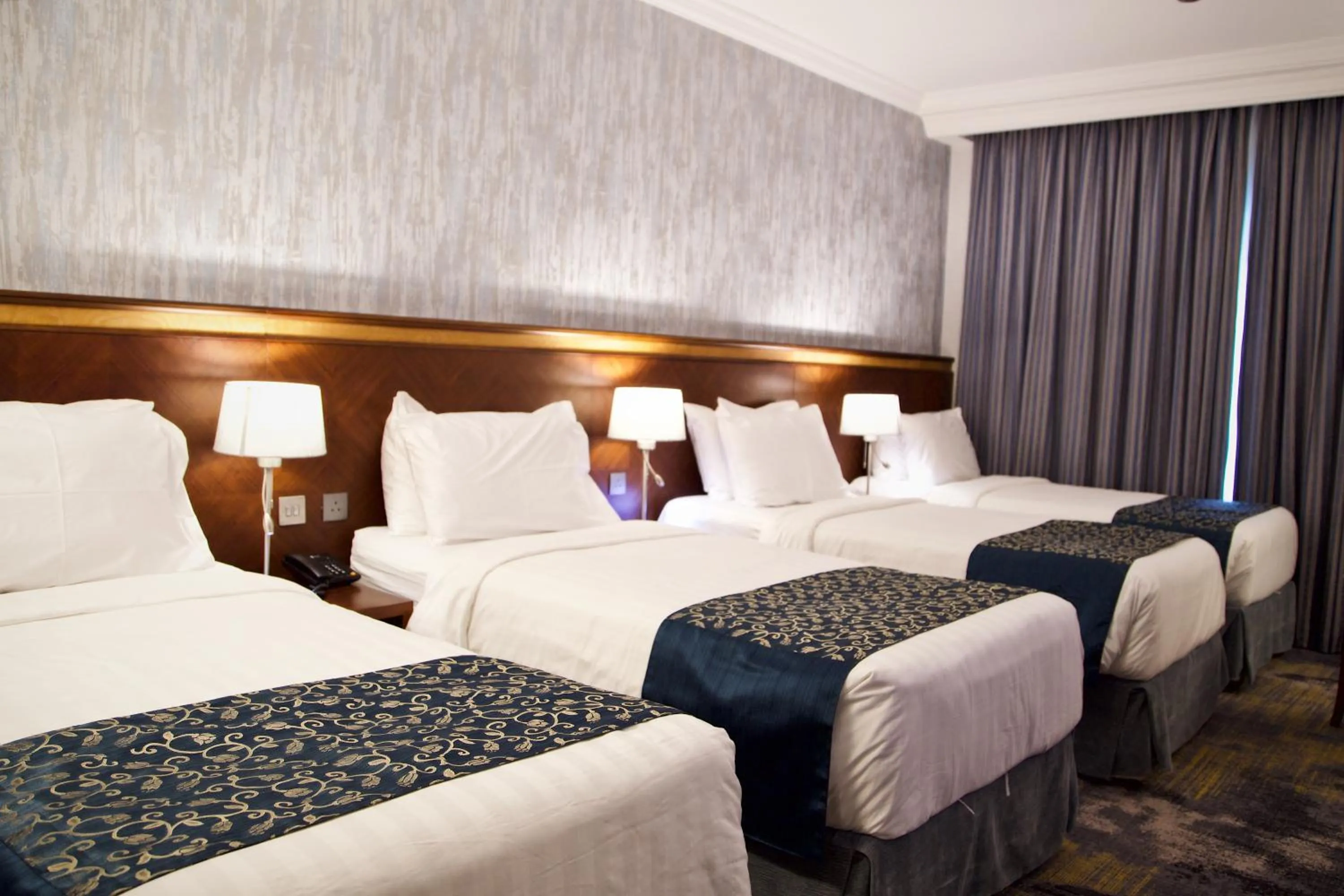 Bed in فندق نزل رويال Nozol Royal Hotel