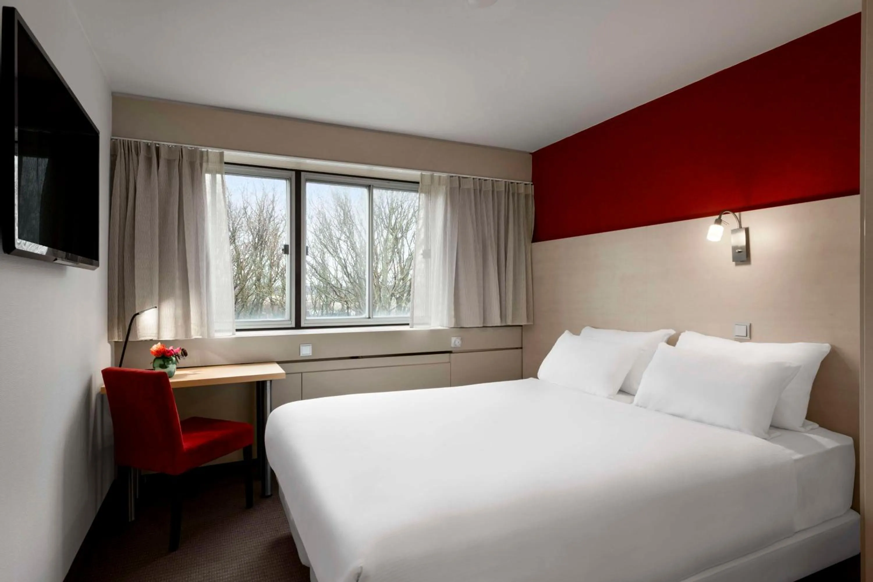 Bedroom, Bed in NH Noordwijk Conference Centre Leeuwenhorst