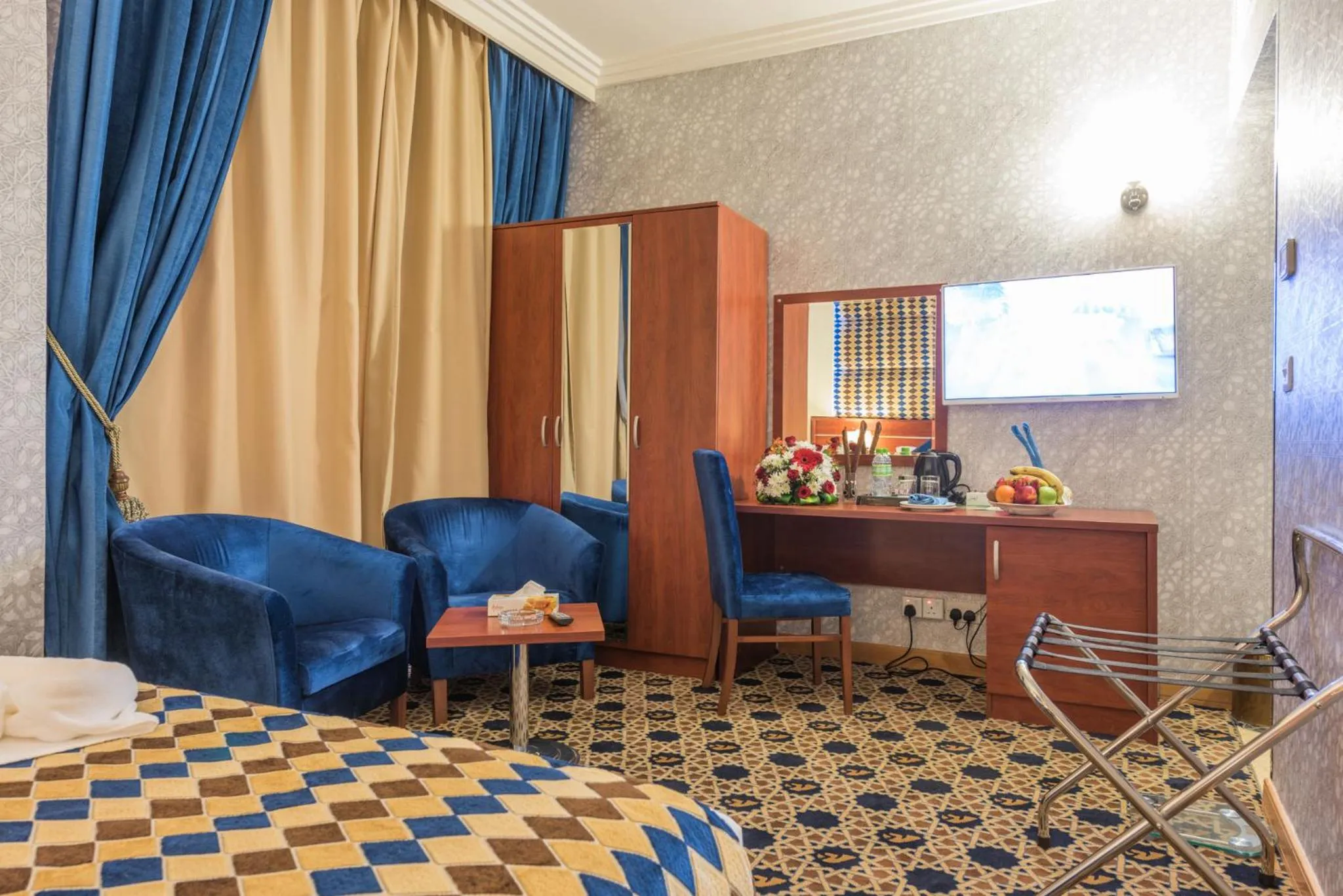 Living room, Bed in Nusk Al Madinah