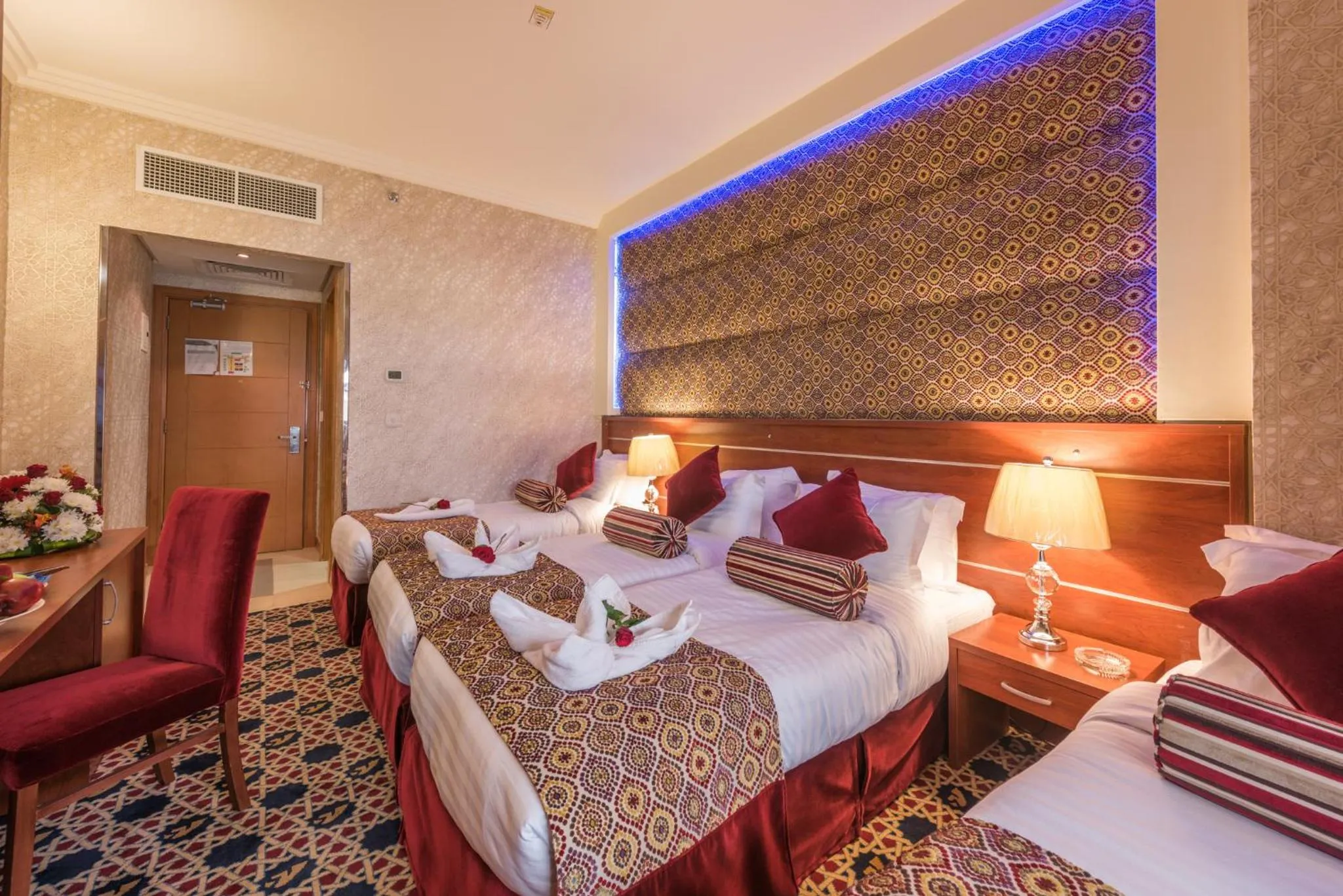 Photo of the whole room, Bed in Nusk Al Madinah