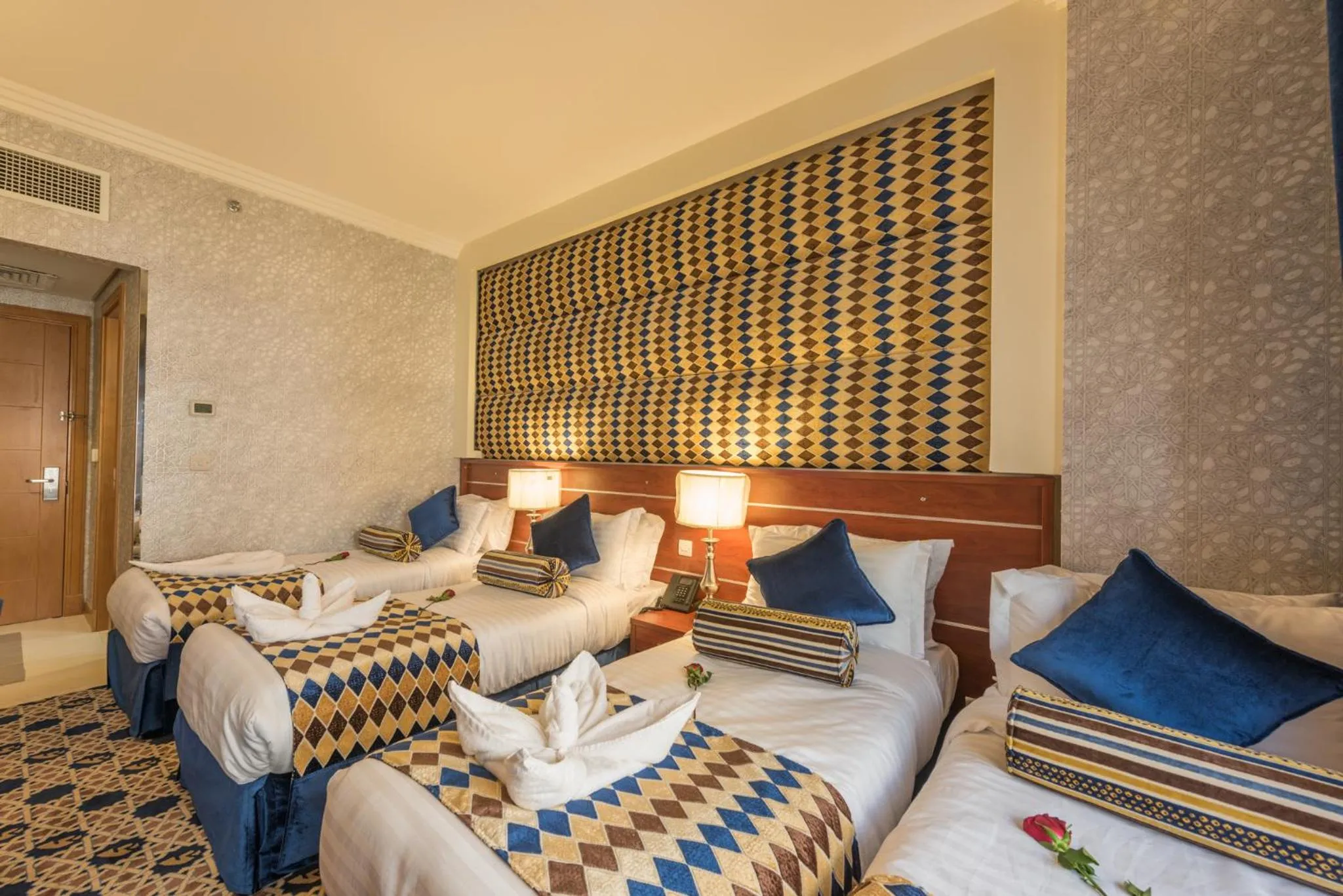 Photo of the whole room, Bed in Nusk Al Madinah