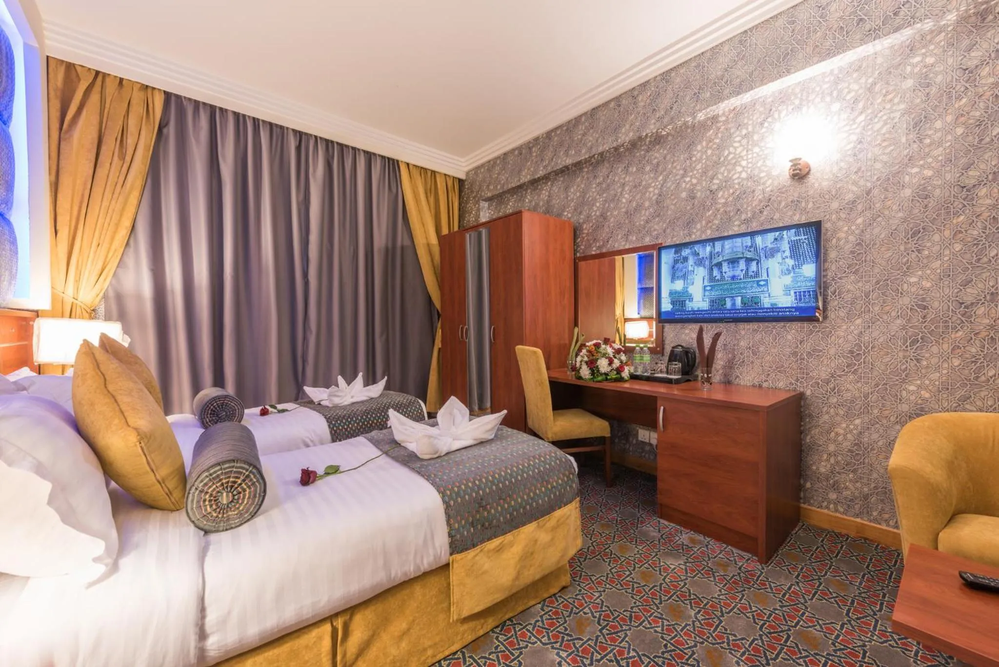 Living room, Bed in Nusk Al Madinah