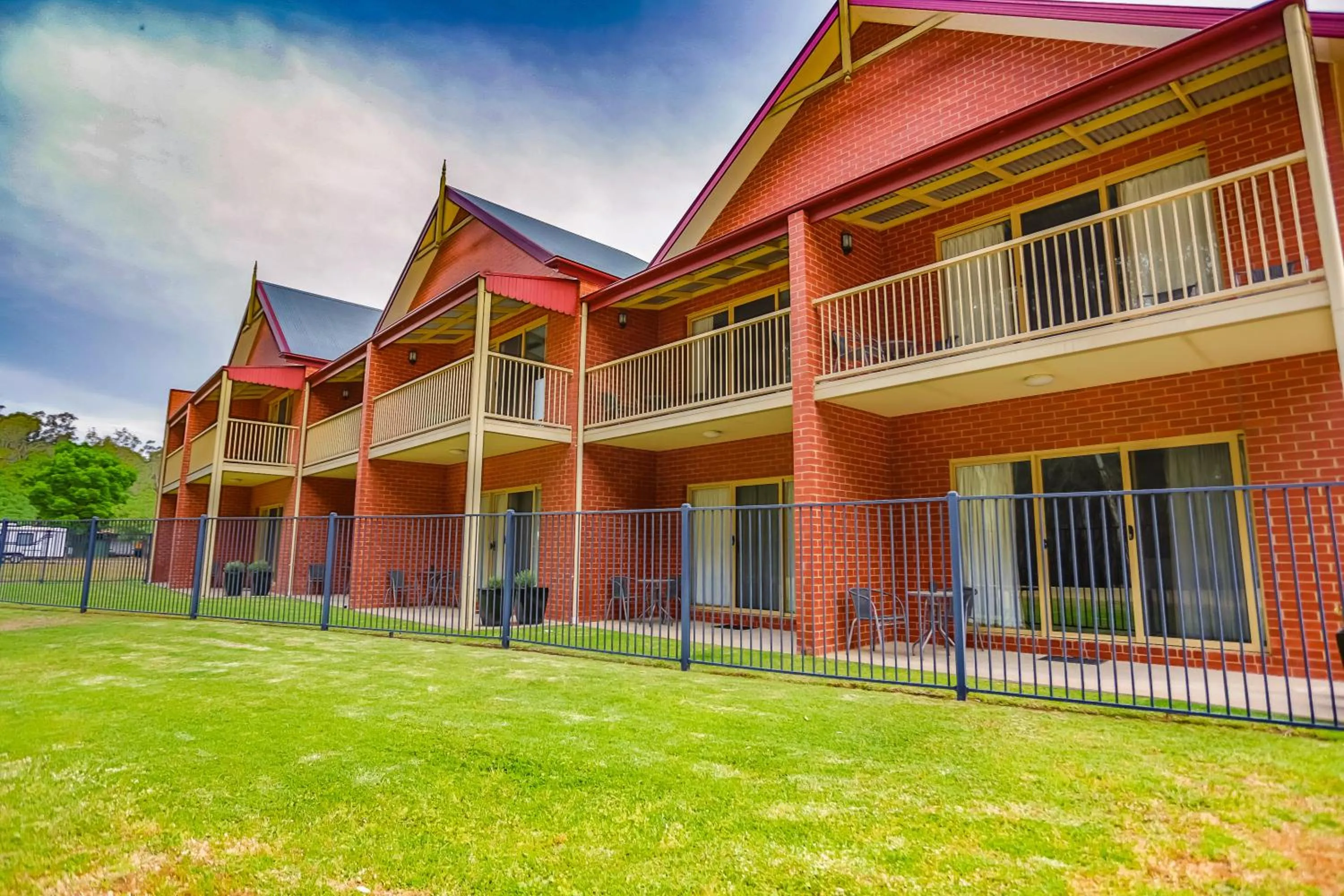 Property building in Murray Waters Motor Inn & Apartments