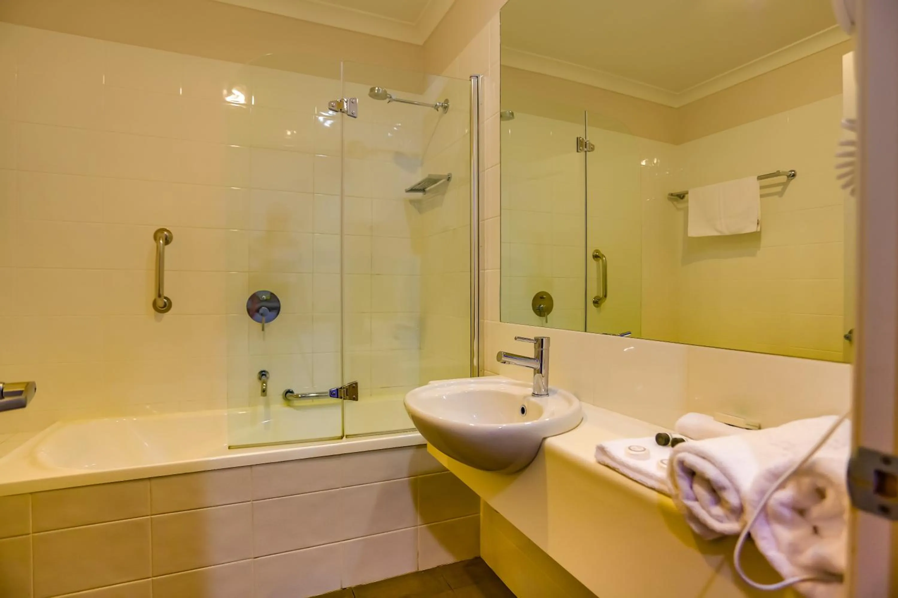 Shower in Murray Waters Motor Inn & Apartments