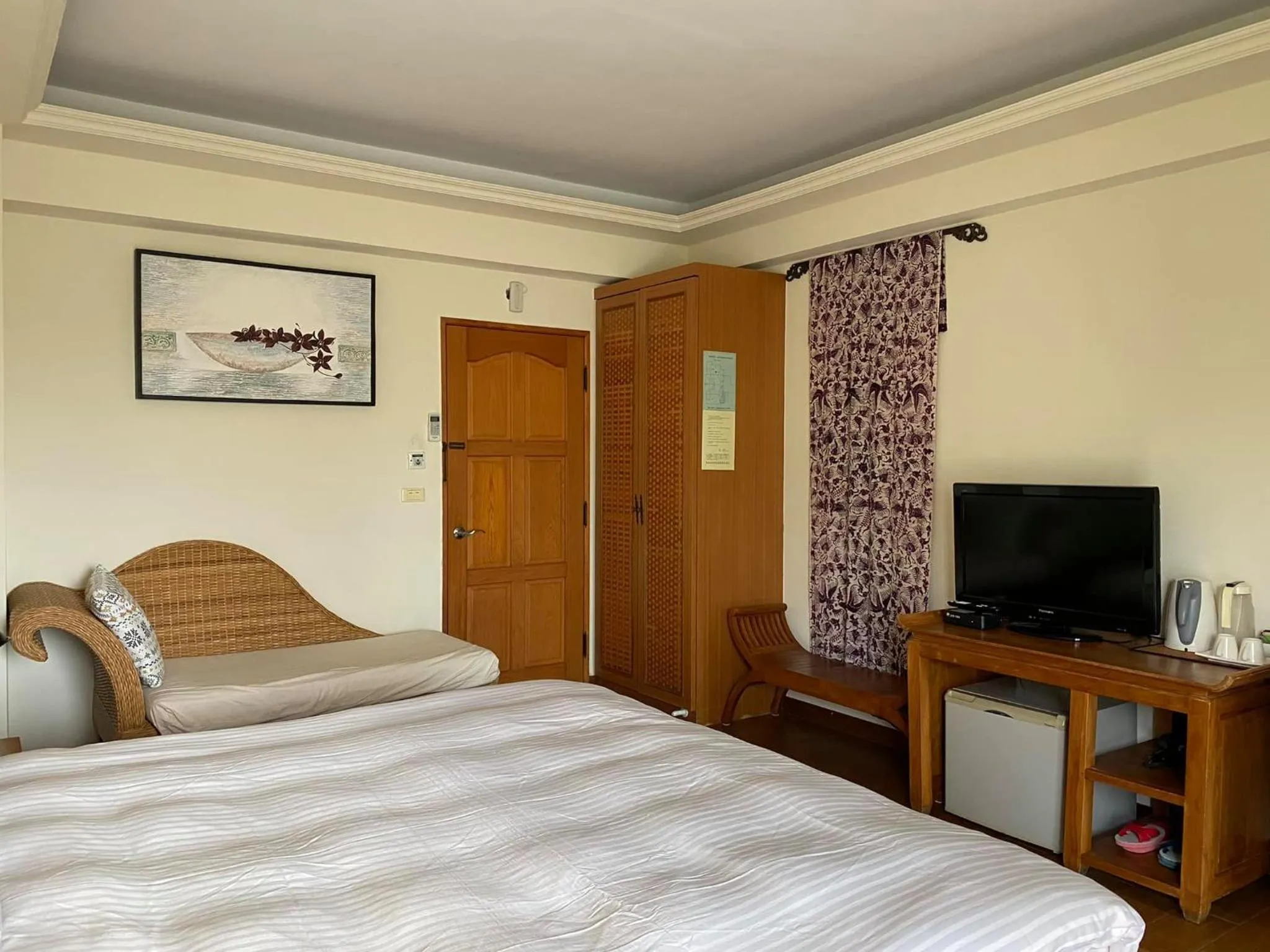 Photo of the whole room, Bed in Mamalulu Hostel