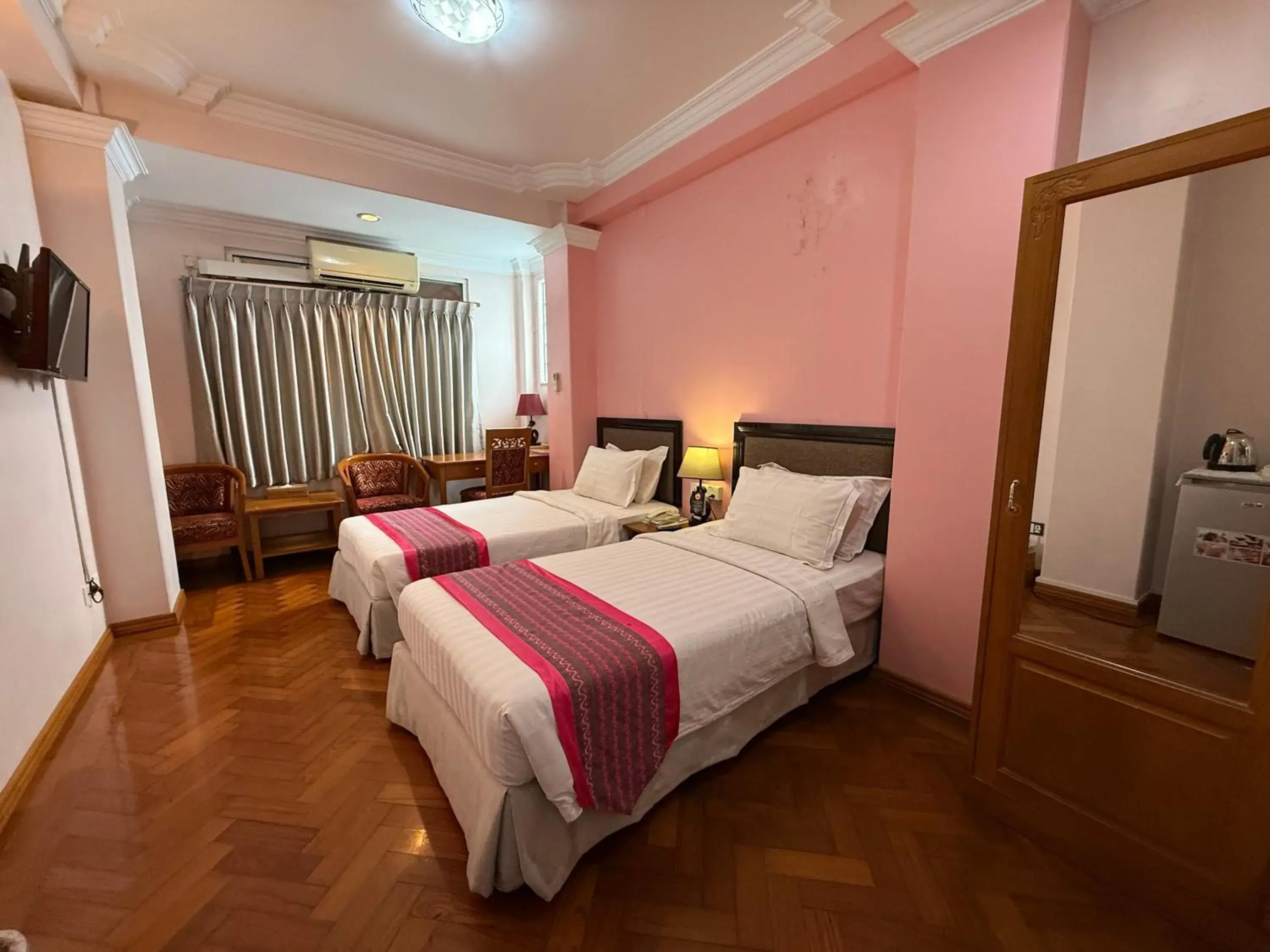 Bed in Grand Laurel Hotel Bed in Grand Laurel Hotel