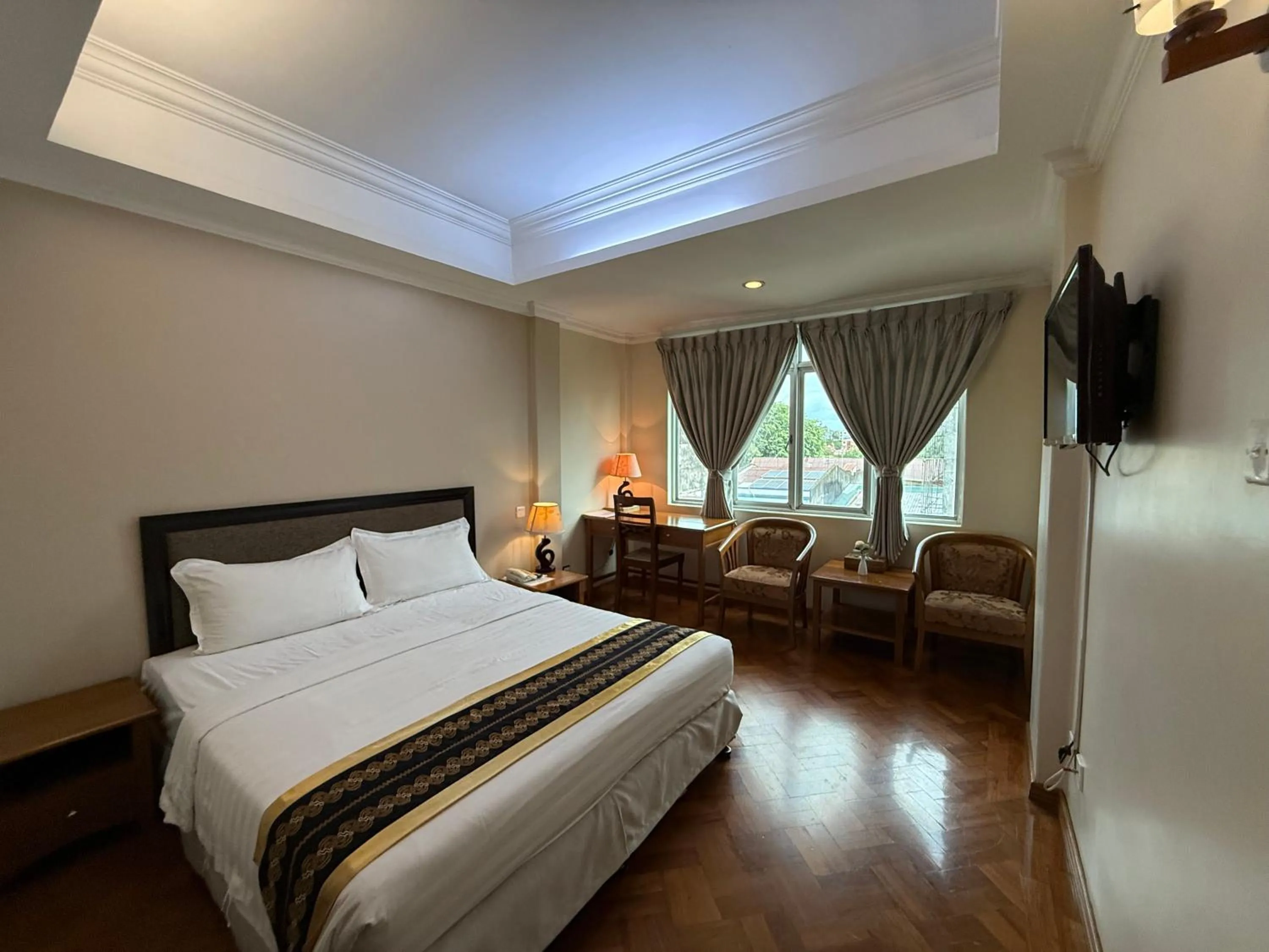 Bedroom, Bed in Grand Laurel Hotel