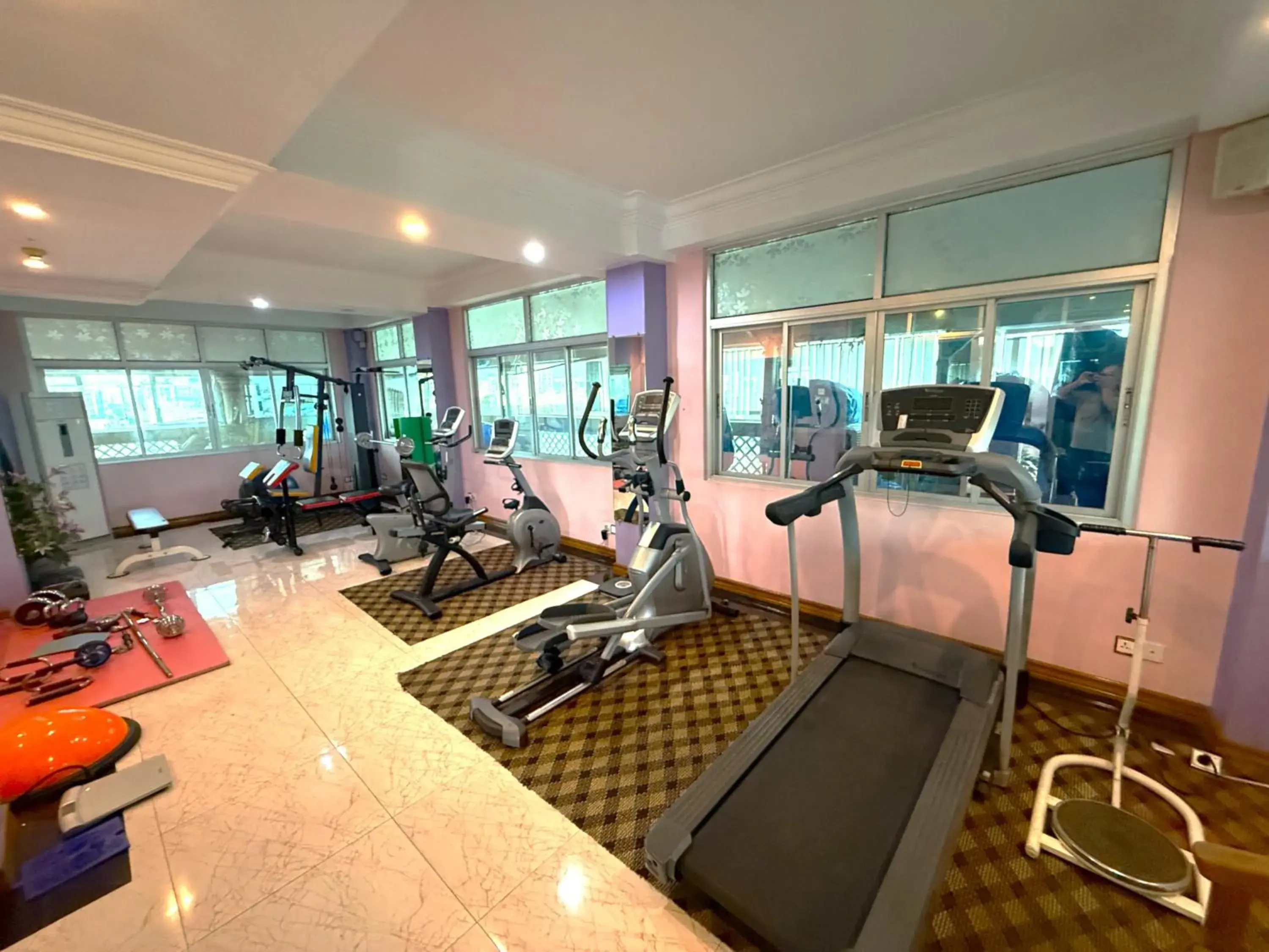 Fitness centre/facilities in Grand Laurel Hotel Fitness centre/facilities in Grand Laurel Hotel