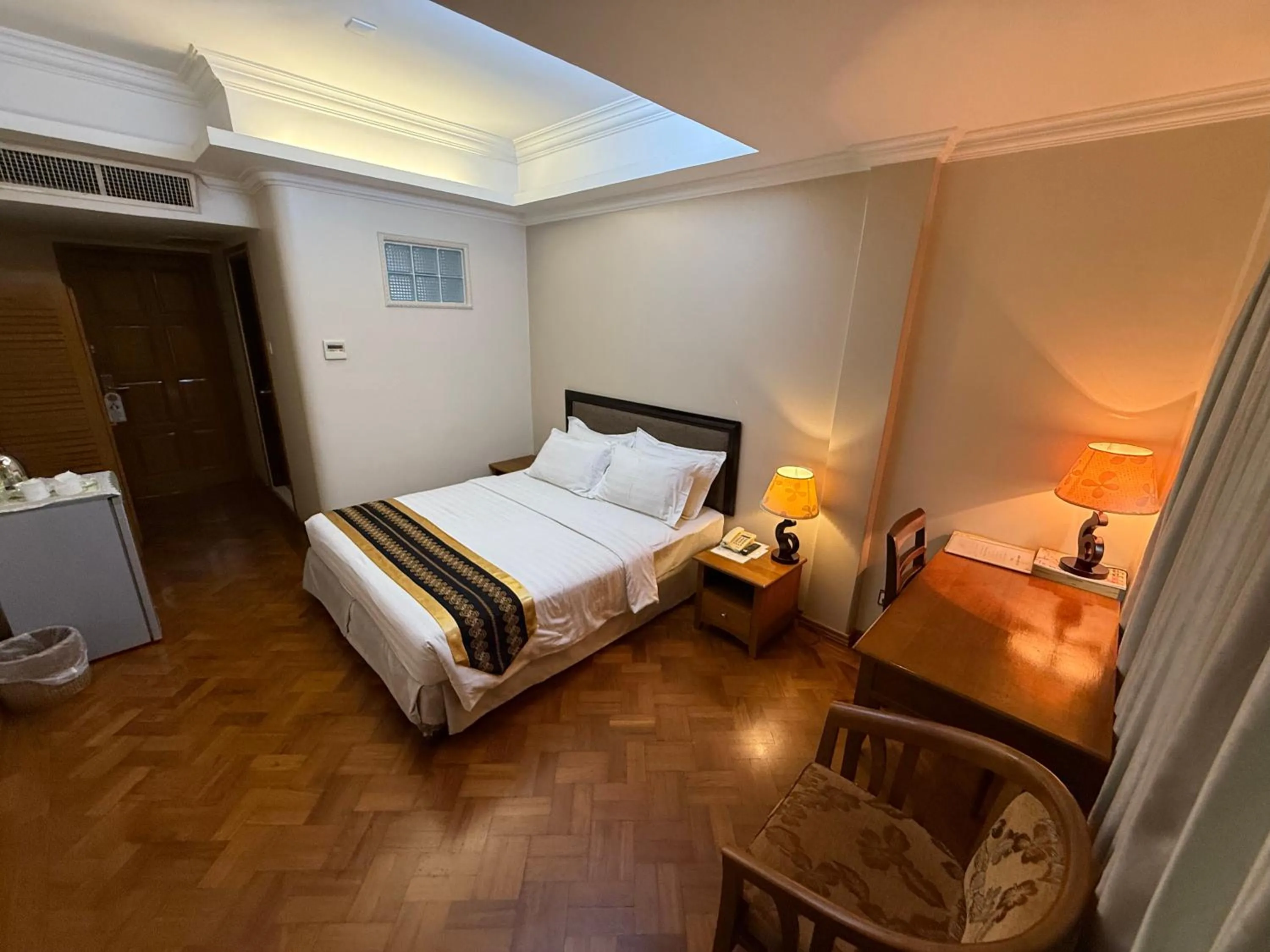 Bedroom, Bed in Grand Laurel Hotel