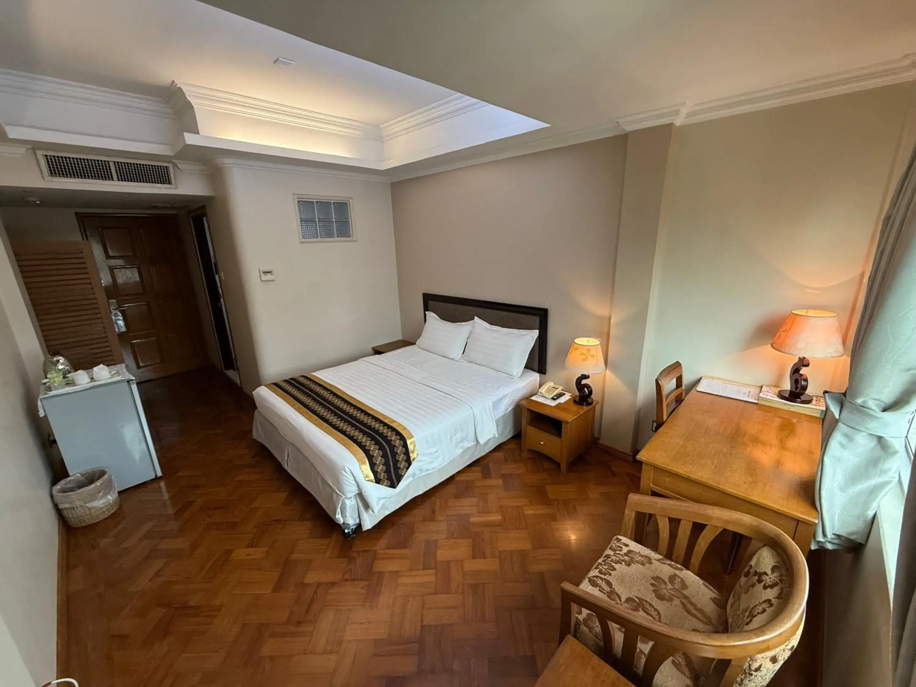 Bedroom, Bed in Grand Laurel Hotel Bedroom, Bed in Grand Laurel Hotel
