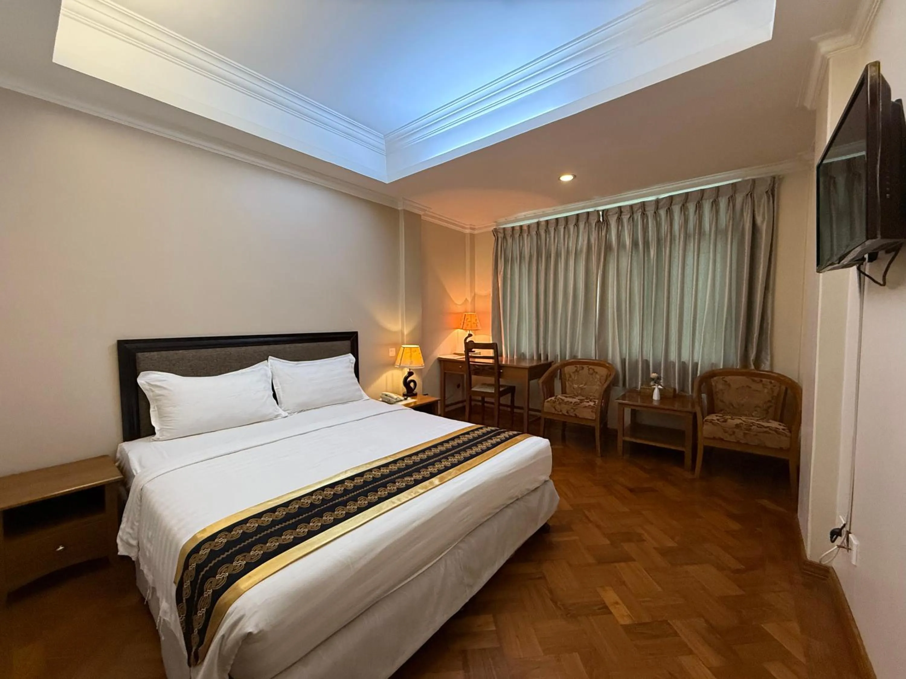Bedroom, Bed in Grand Laurel Hotel