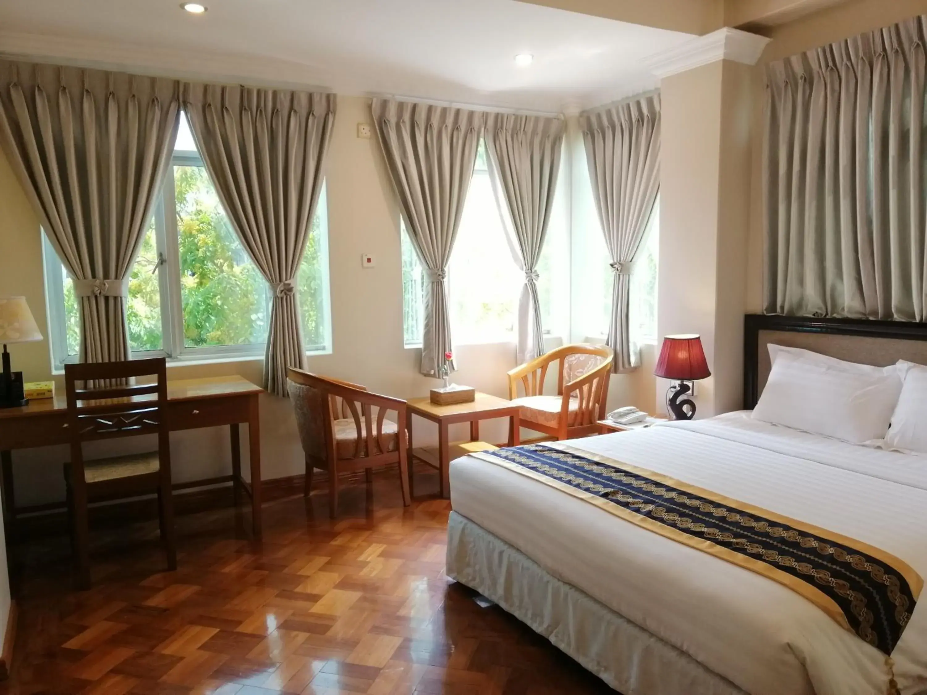 Bedroom, Bed in Grand Laurel Hotel Bedroom, Bed in Grand Laurel Hotel