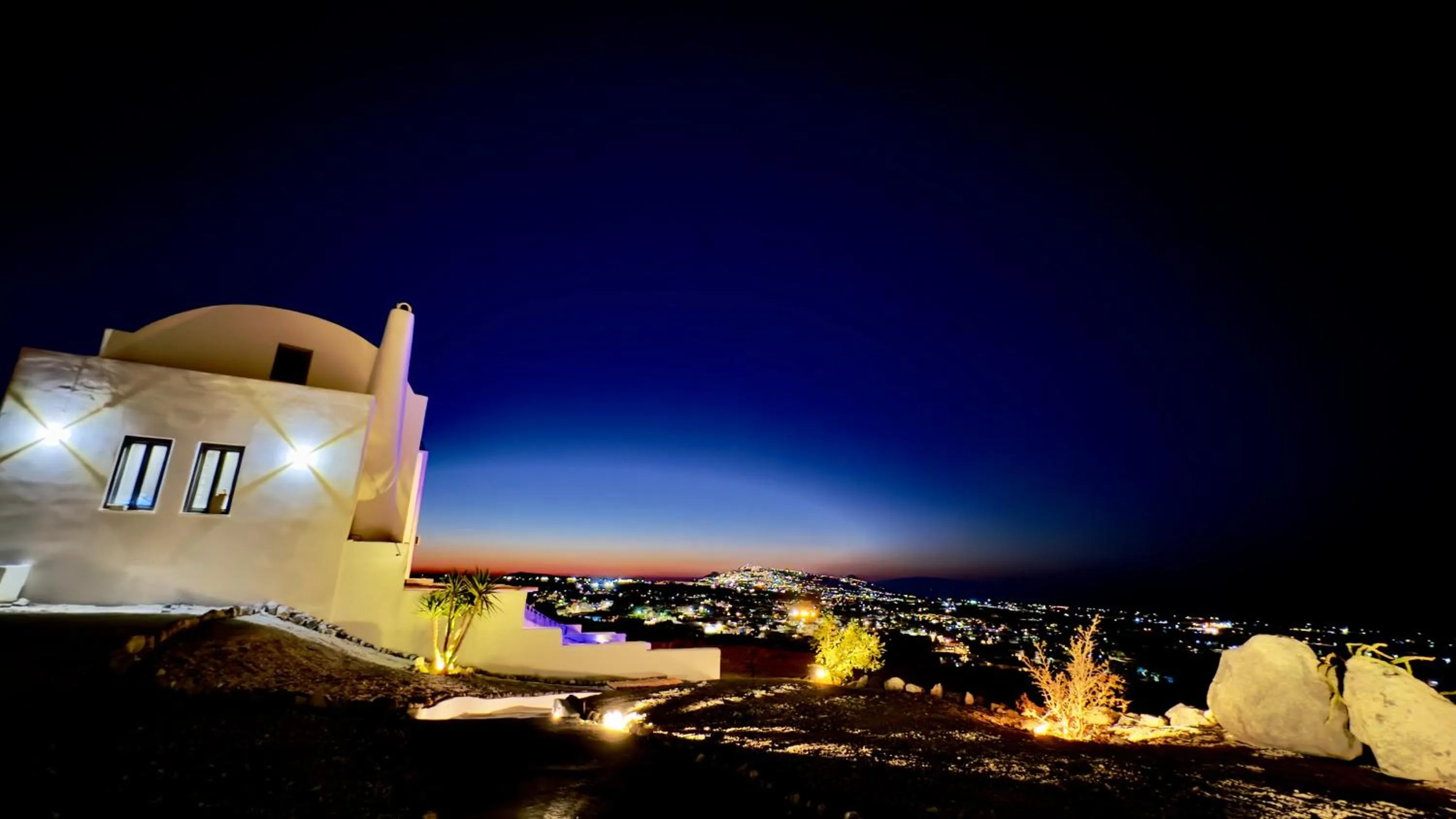 Night in Salida Del Sol Santorini