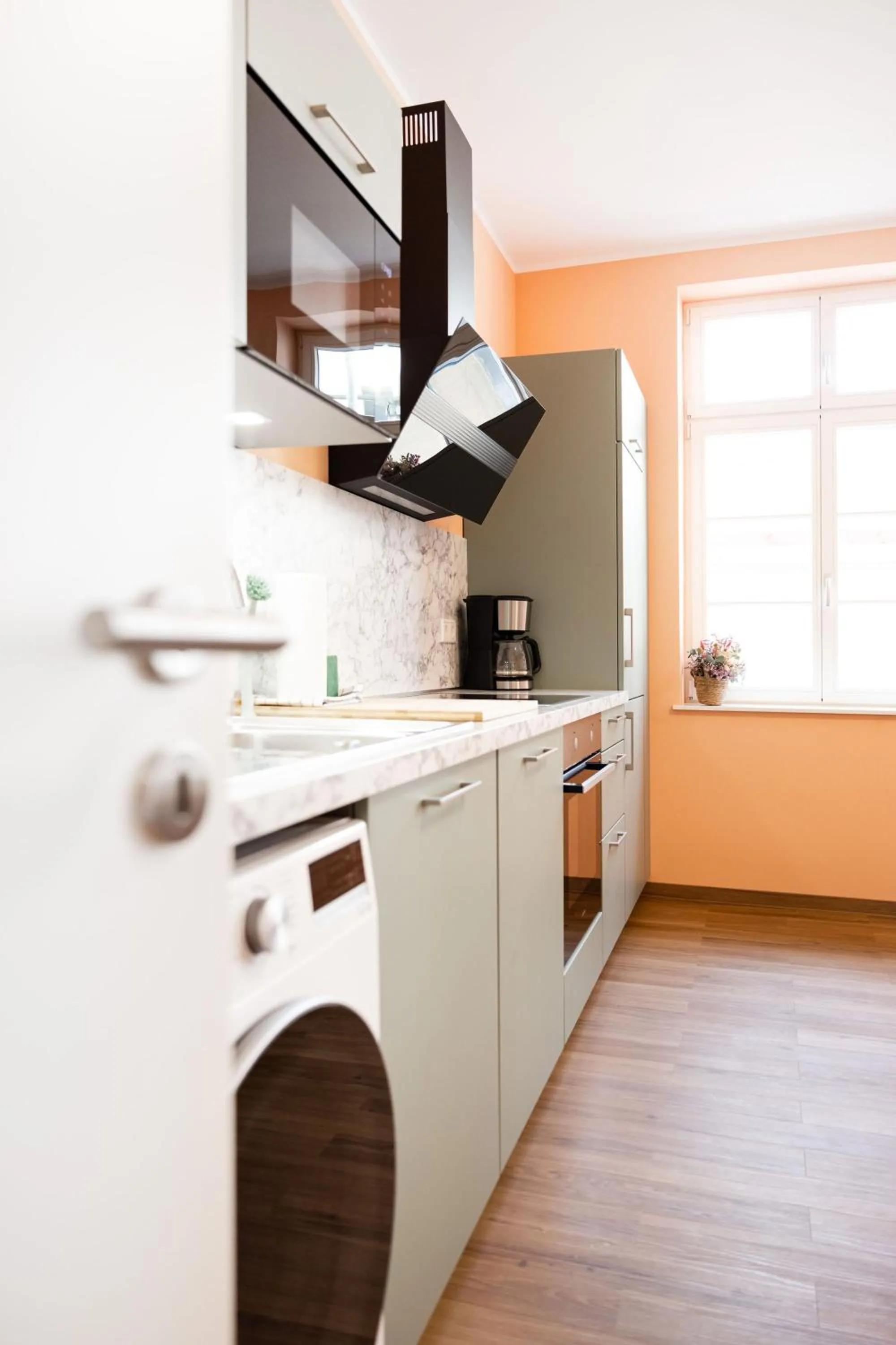 Kitchen or kitchenette in House of Blooms