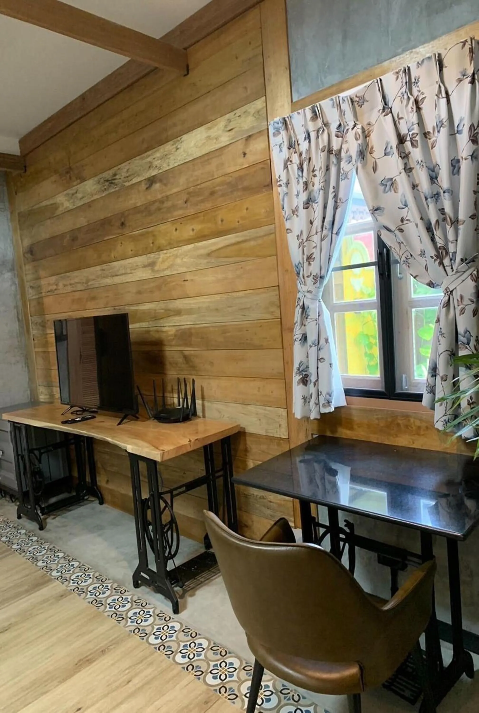Living room in Forest Bungalows & Mama's Restaurant