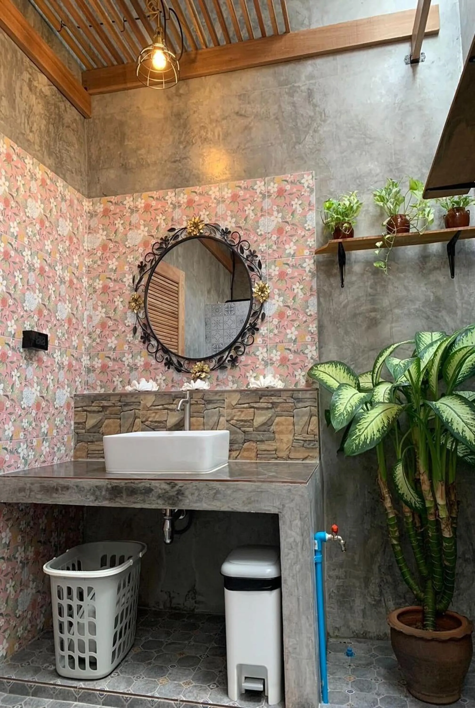Bathroom in Forest Bungalows & Mama's Restaurant