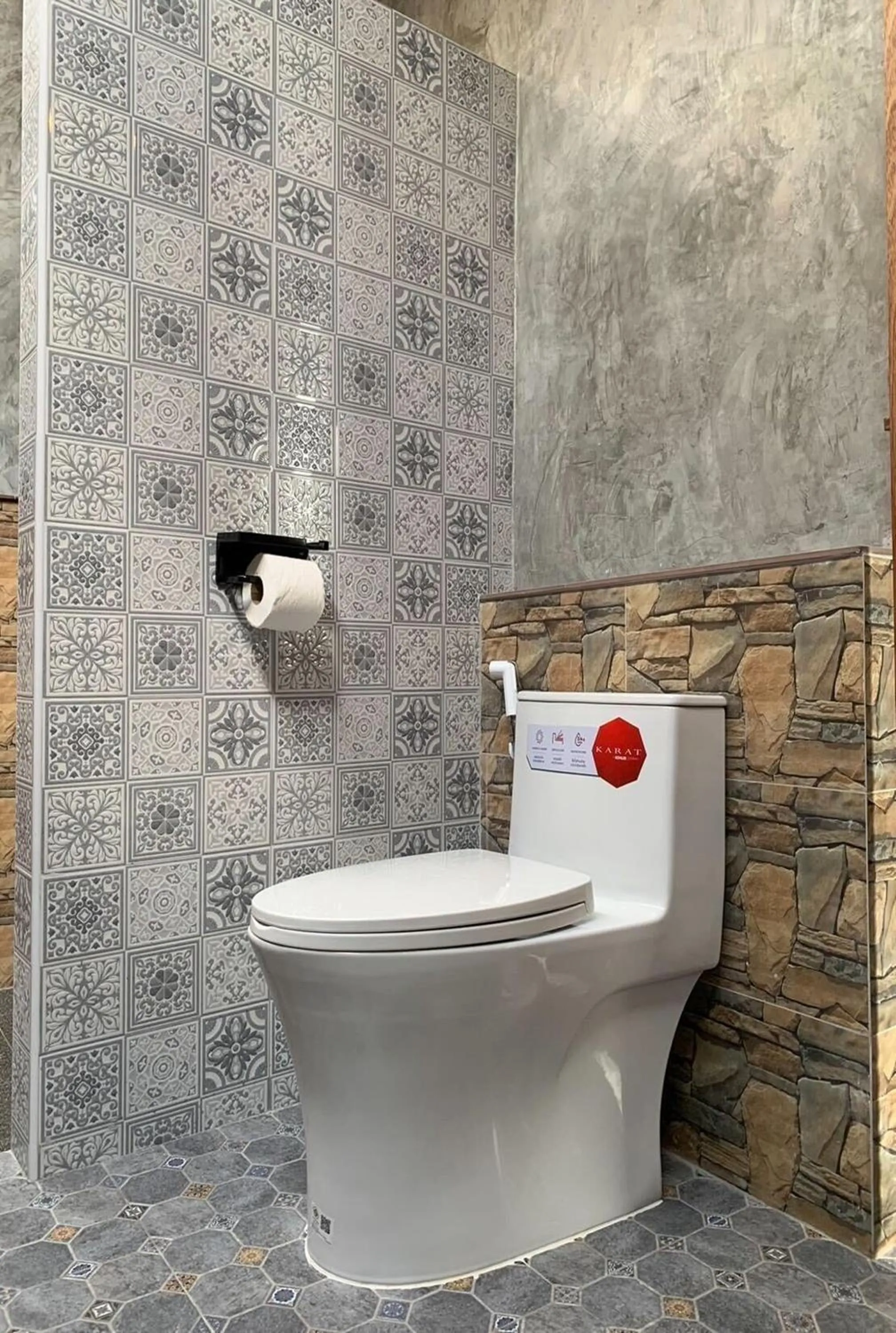 Toilet in Forest Bungalows & Mama's Restaurant