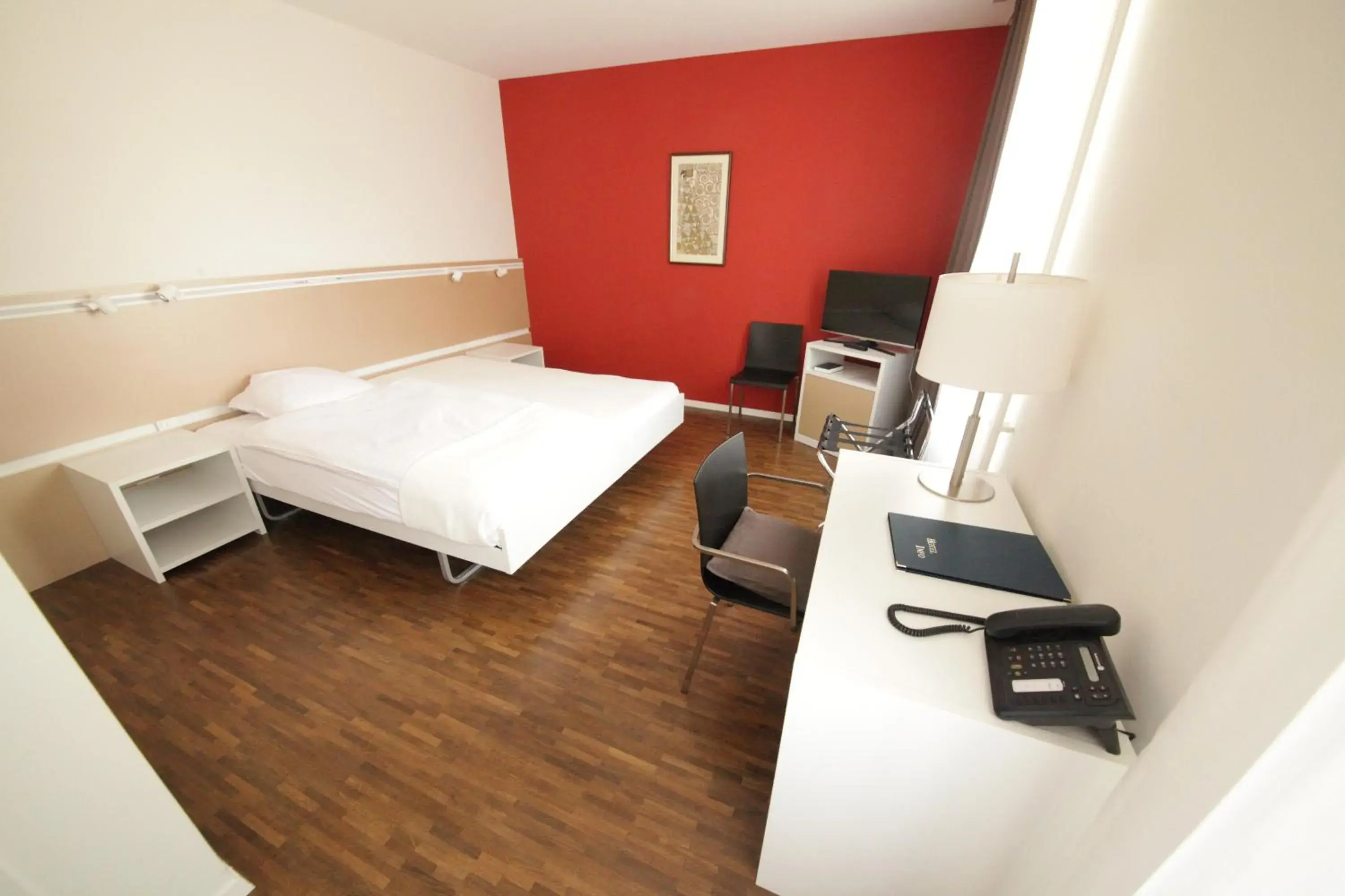 Double or Twin Room - single occupancy in Auberge de Prangins Double or Twin Room - single occupancy in Auberge de Prangins