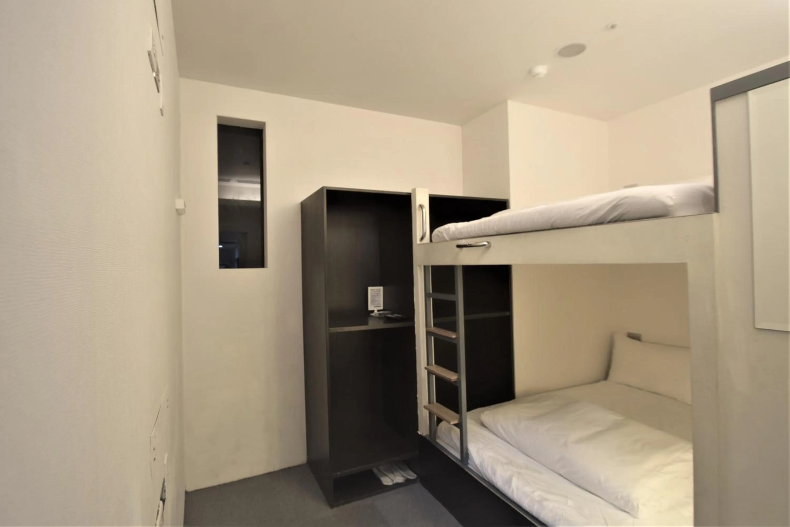 Photo of the whole room, Bed in Inn Cube - Ximen