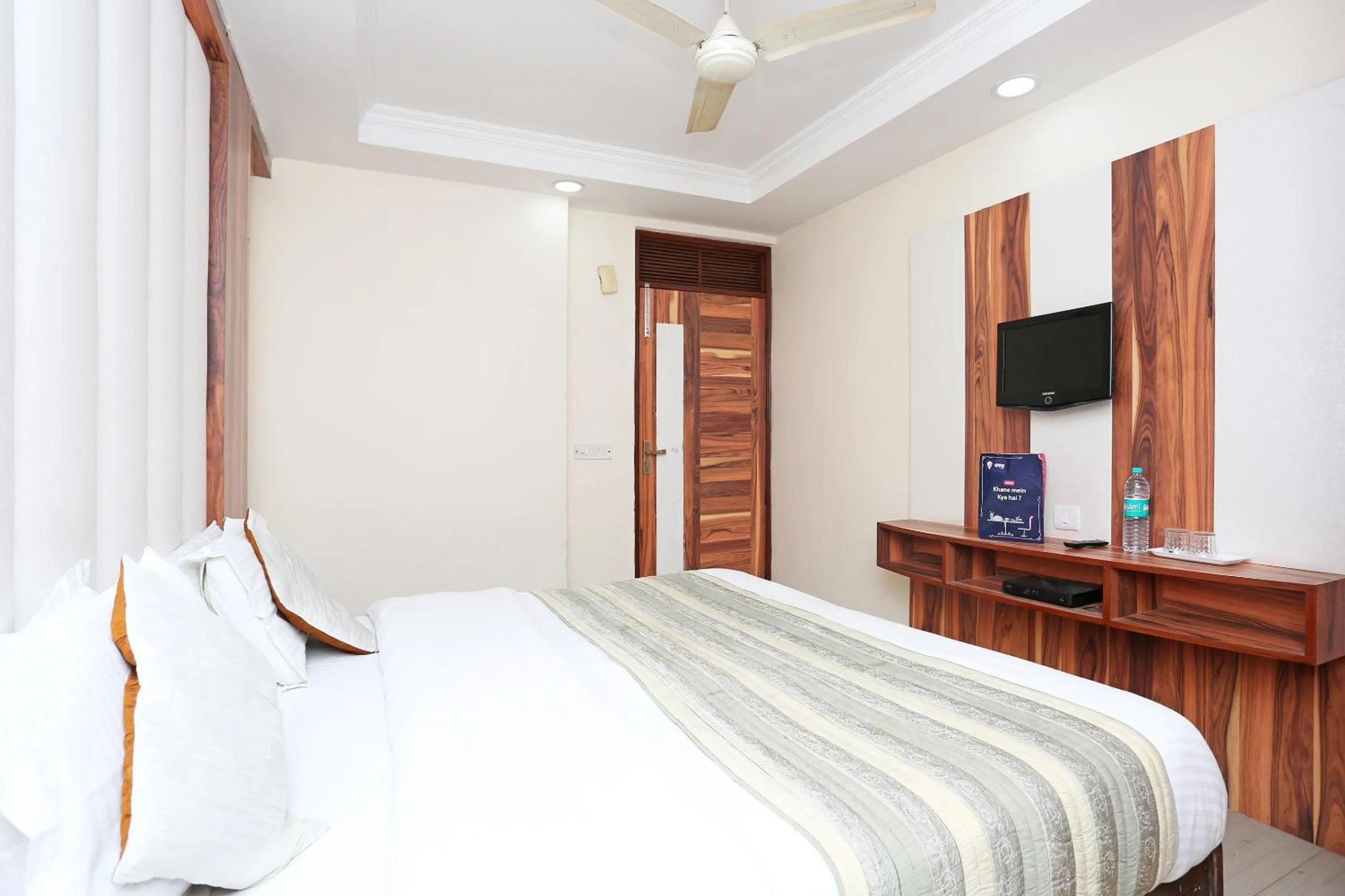 Bathroom, Bed in Hotel O F FIVE