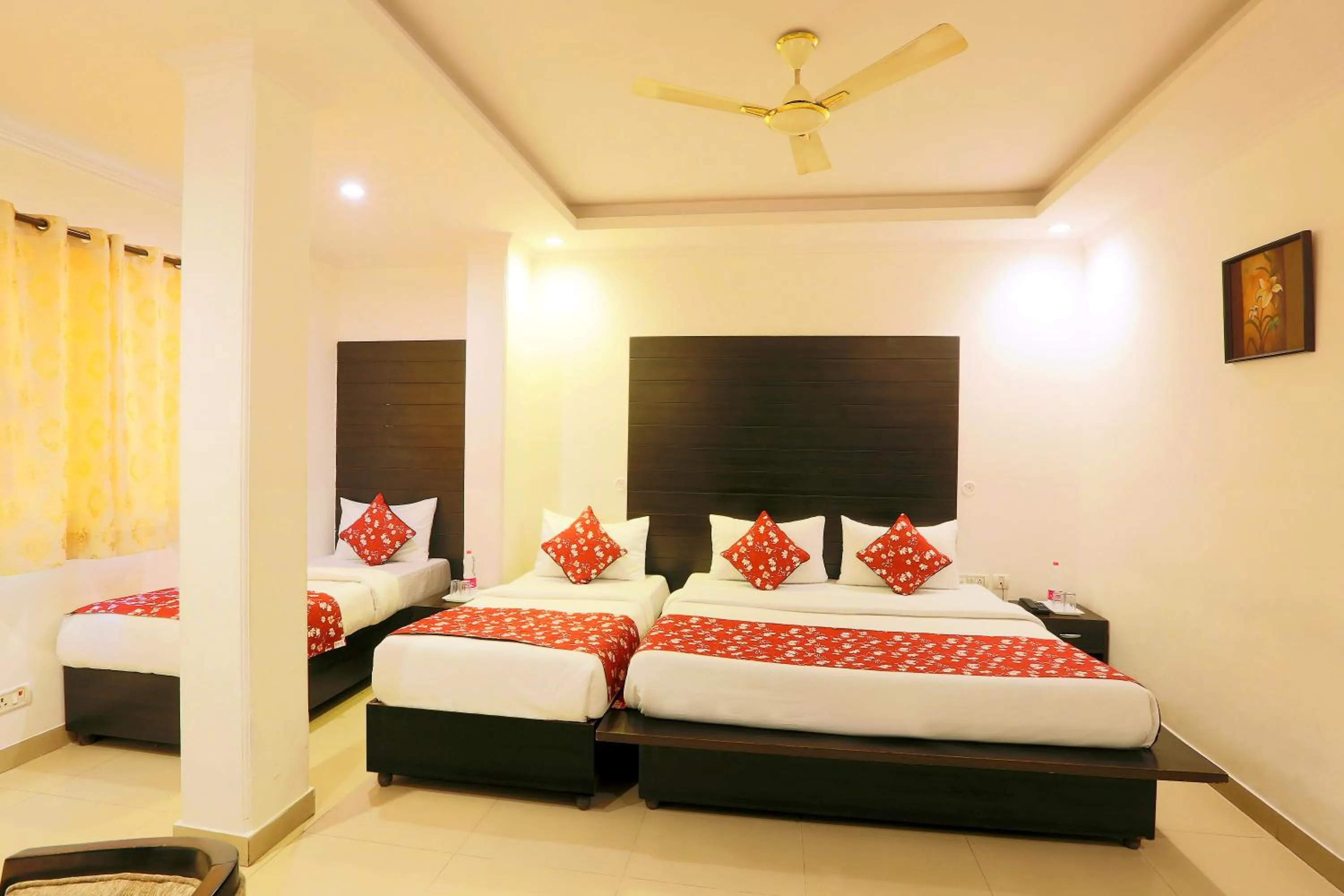 Bed in Airport Hotel Chanakya