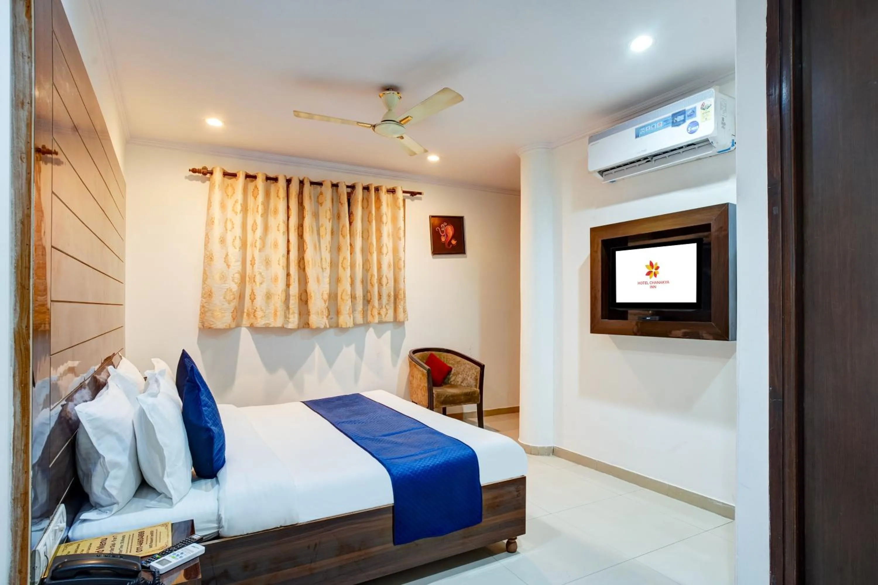 Bed in Airport Hotel Chanakya