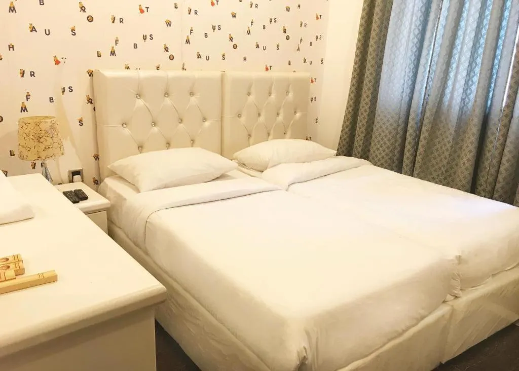 Bed in Hotel Leaders Plaza Salmiya