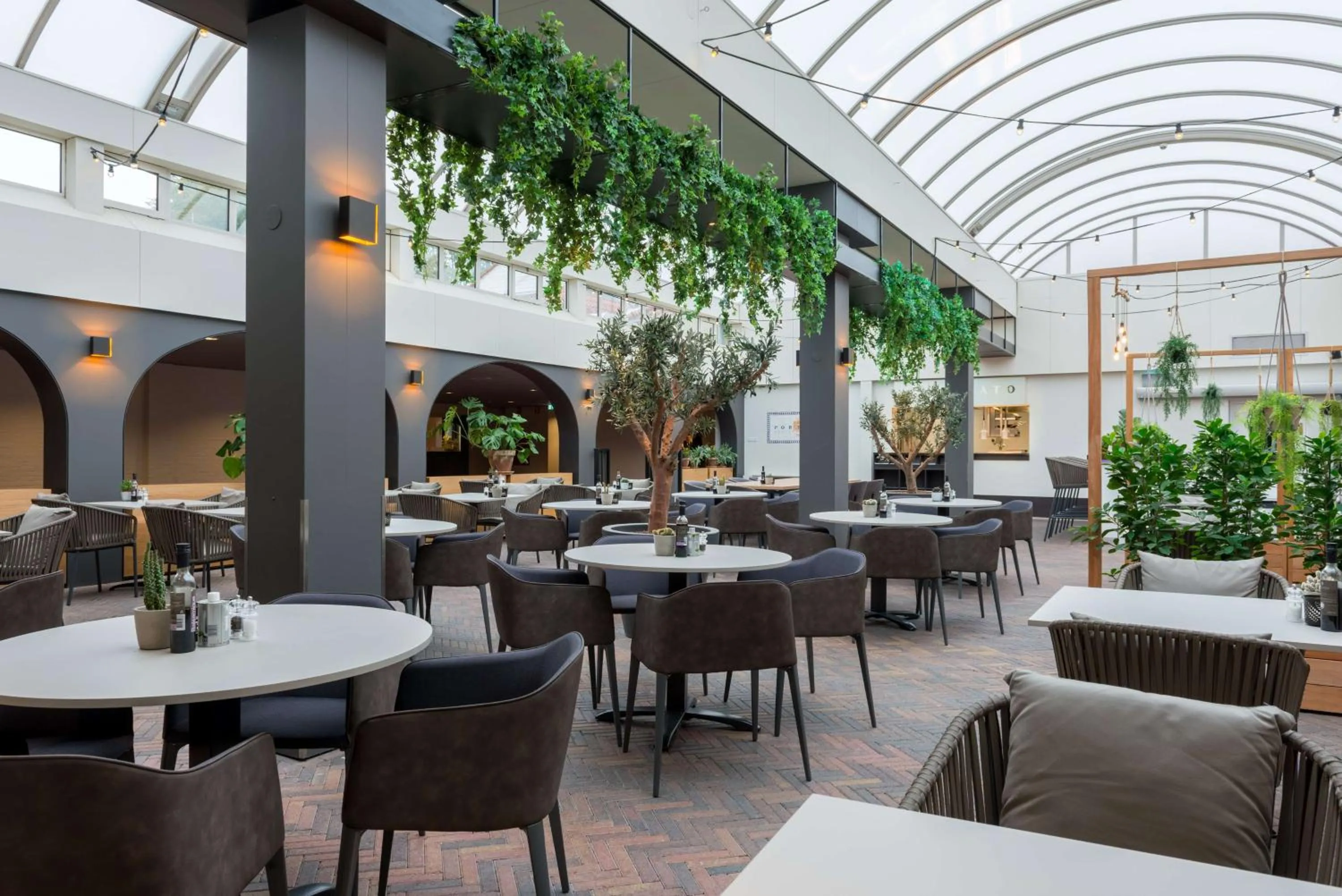 Restaurant/places to eat in NH Eindhoven Conference Centre Koningshof